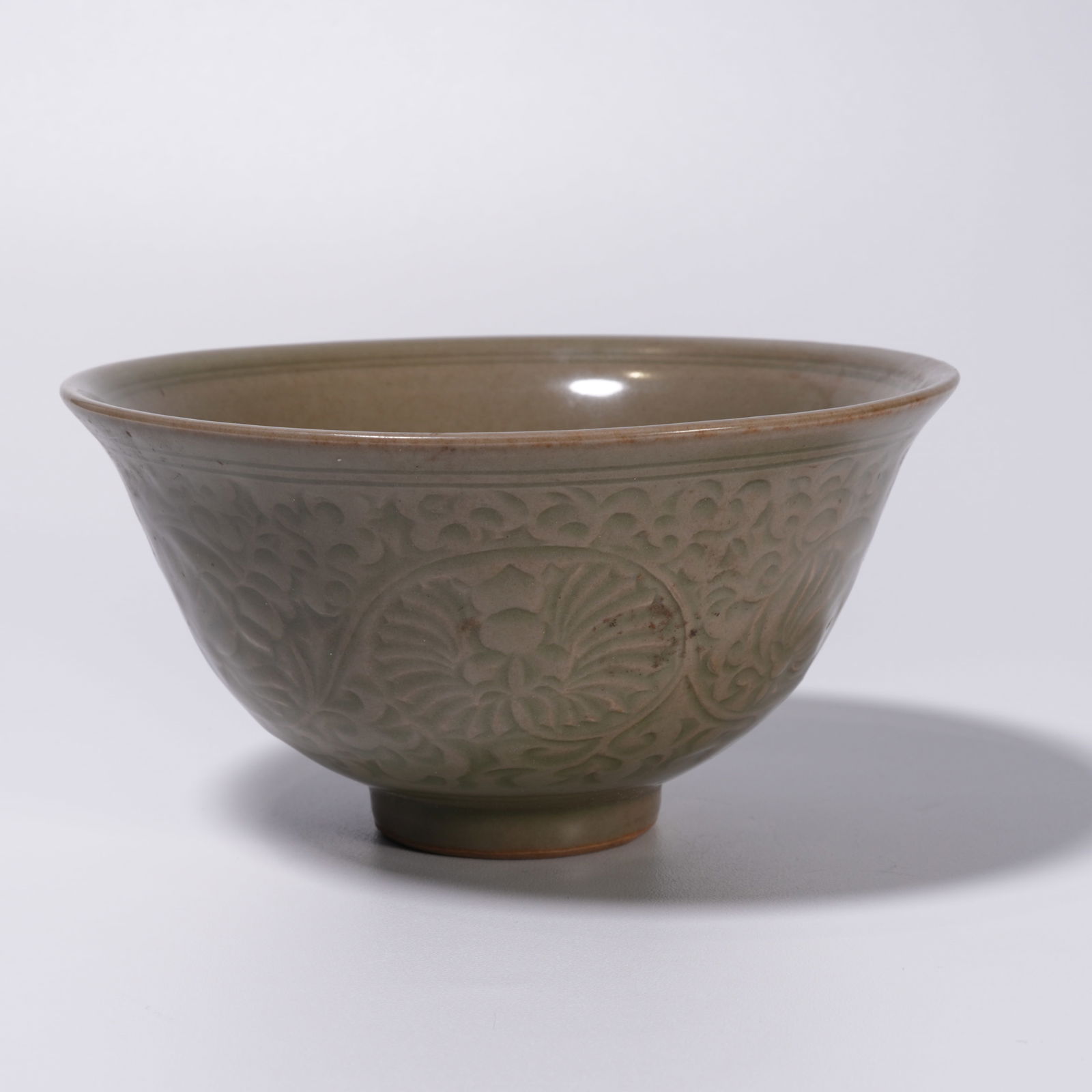 A YAOZHOU WARE BOWL WITH SCROLLING FLORAL DECORATION (1 of 9)