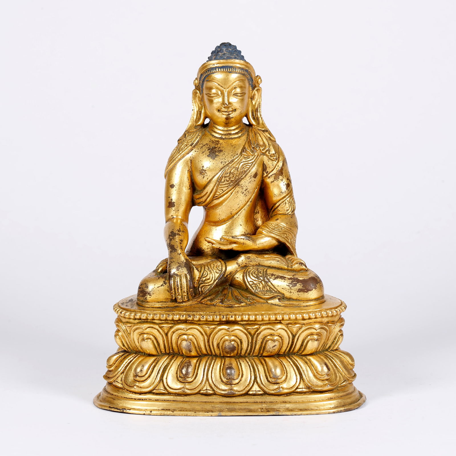 A GILT BRONZE BUDDHA STATUE: Gilt Bronze Buddha Statue