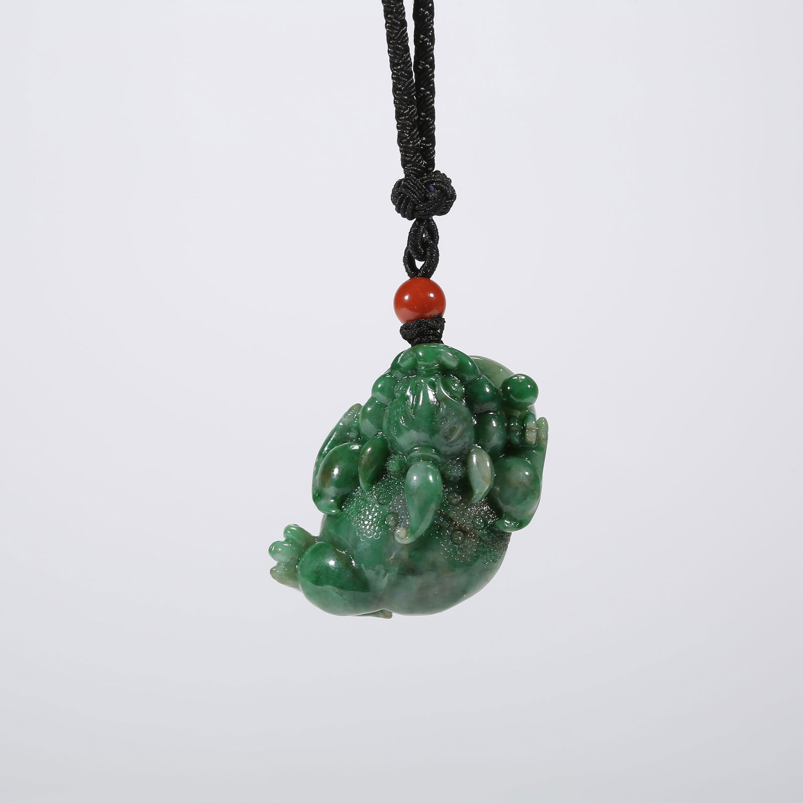 A JADEITE THREE-LEGGED MONEY TOAD PENDANT (1 of 8)