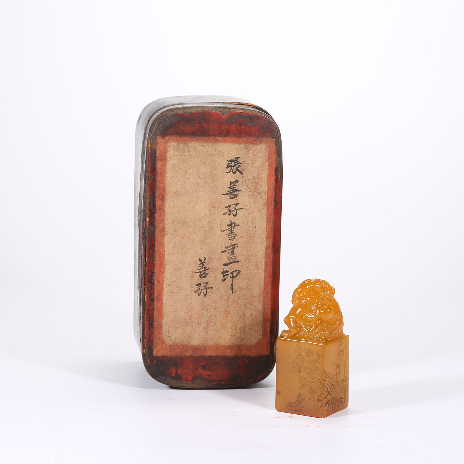 A SHOUSHAN TIANHUANG STONE SEAL CARVED WITH TIGER PATTERN: Shoushan Tianhuang stone seal carved with tiger pattern