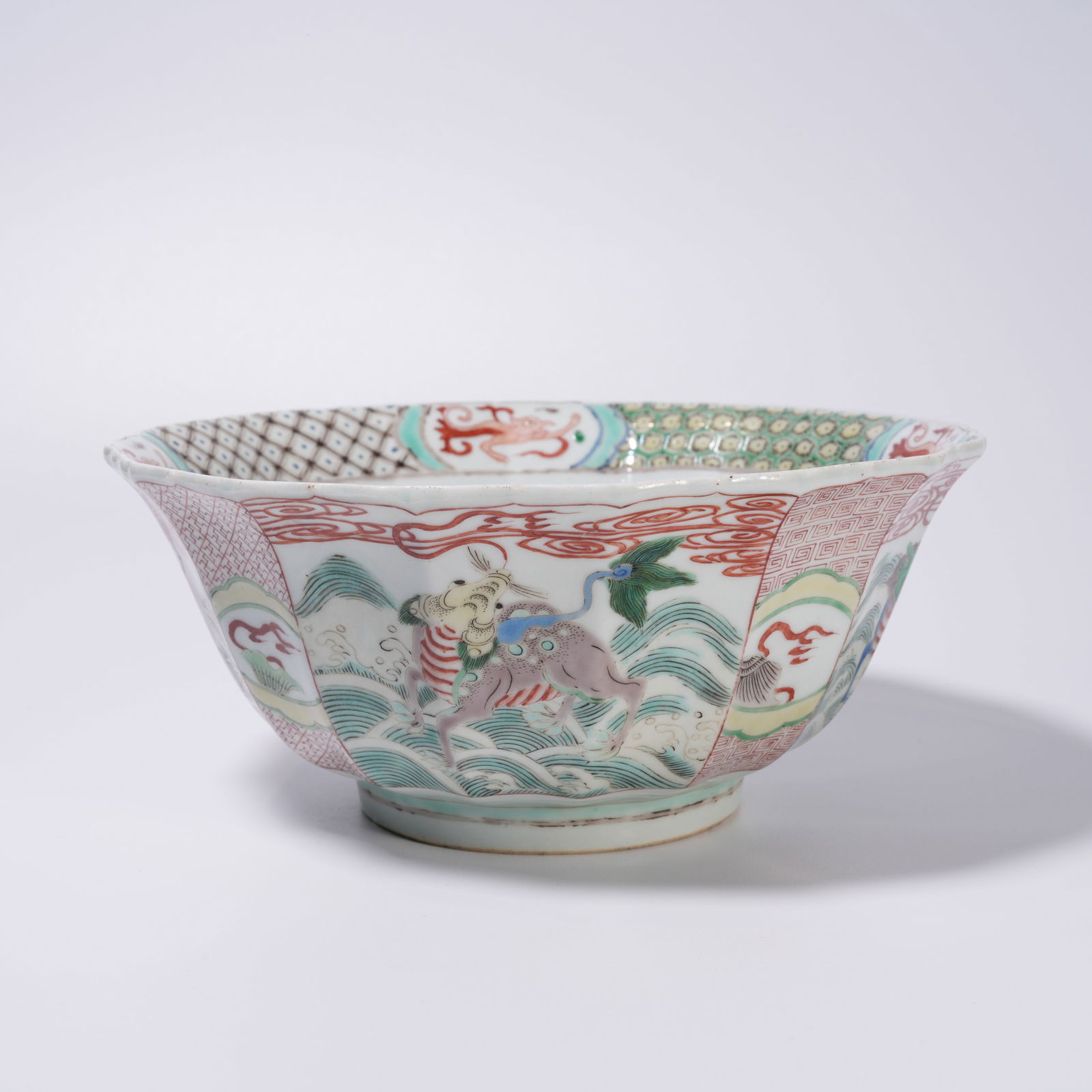 A WUCAI BOWL WITH ANIMAL MOTIFS (1 of 9)