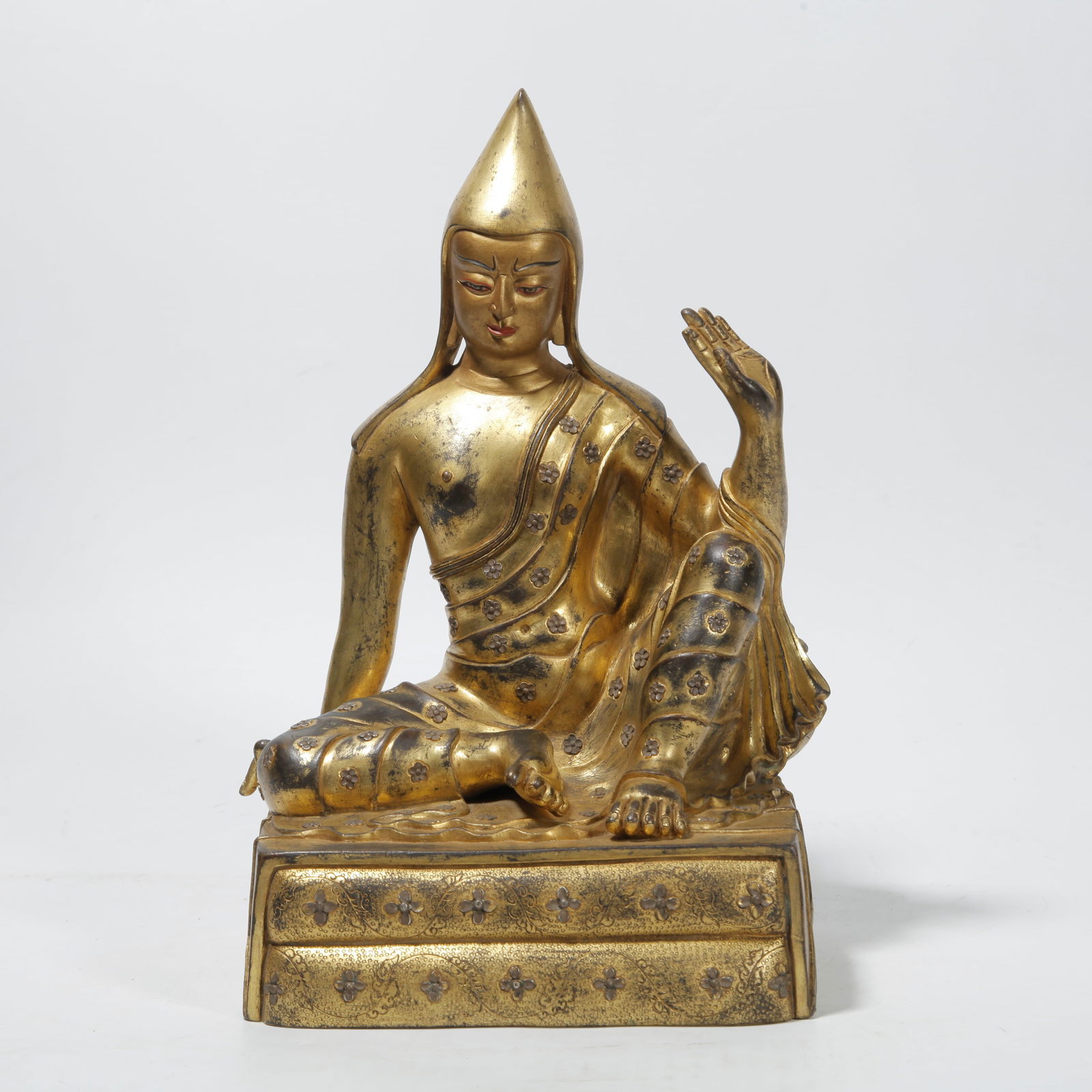 A GILT BRONZE LAMA STATUE: Gilt Bronze Lama Statue