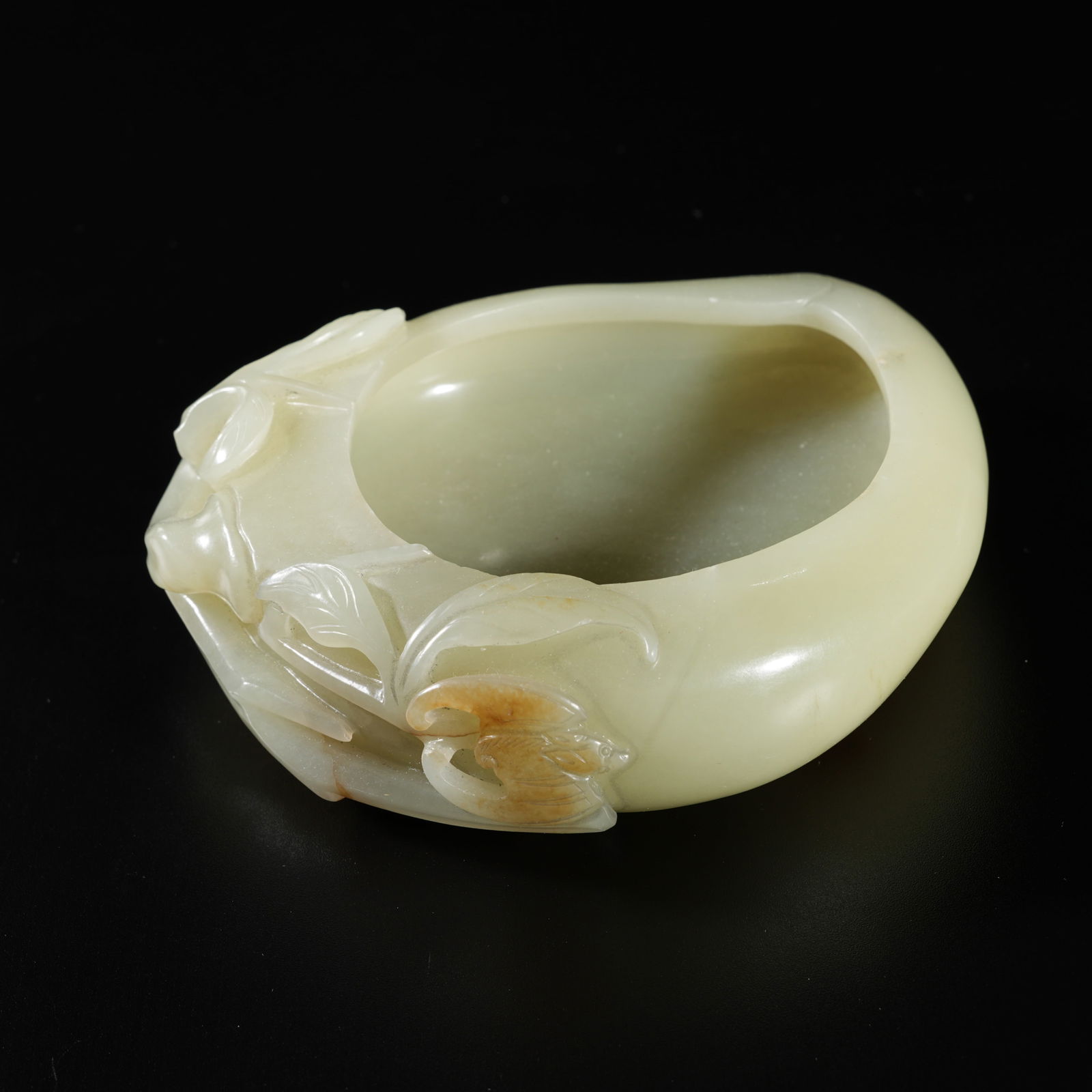 A HETIAN JADE CARVED PEACH-FORM BASIN: Hetian Jade Carved Peach-Form Basin