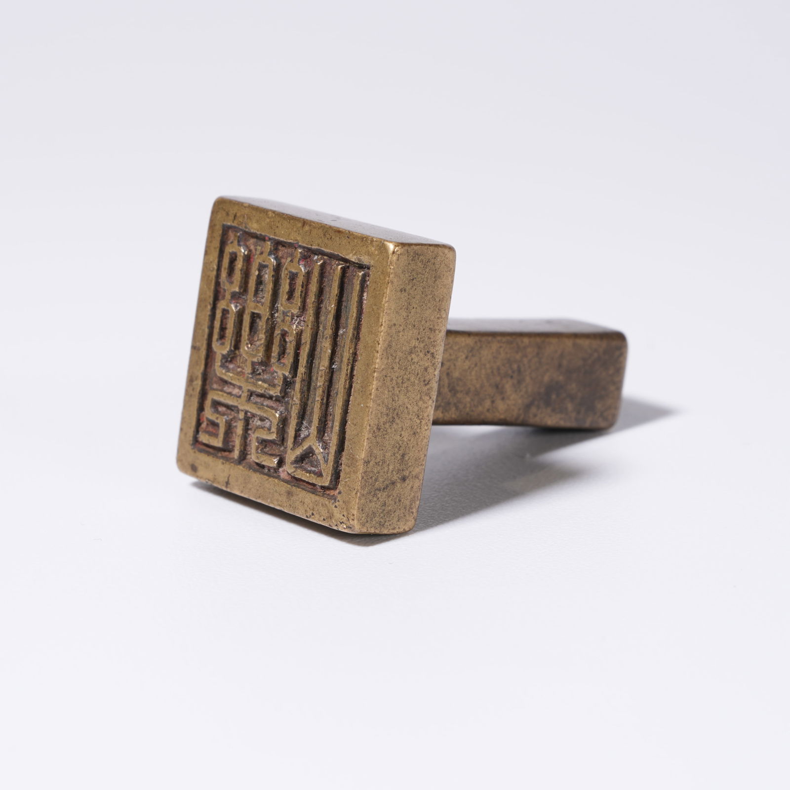 A BRONZE SEAL PLATE: Bronze seal plate