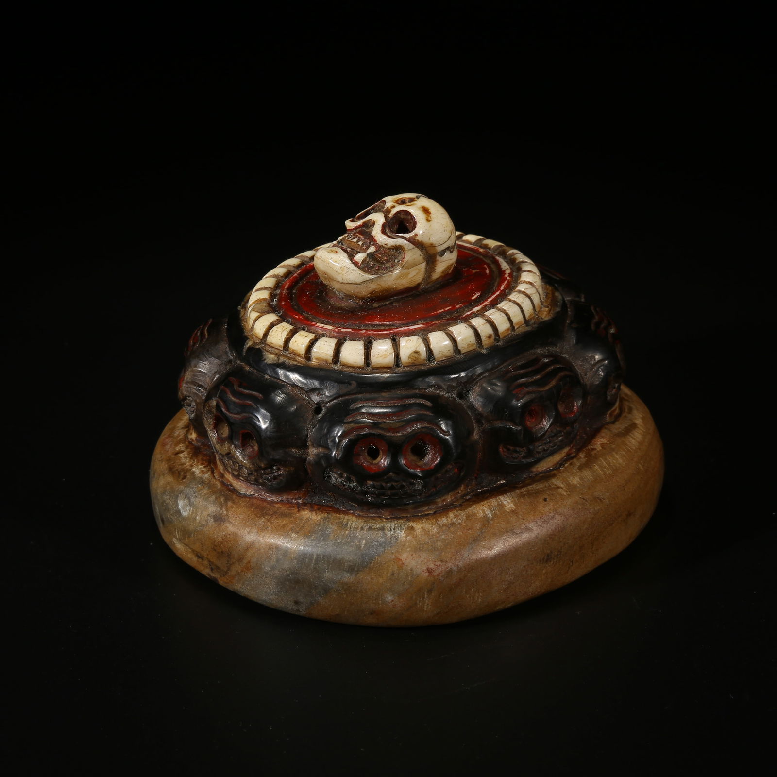 A STONE SHITUALIN DESK ORNAMENT: Stone Shitualin Desk Ornament