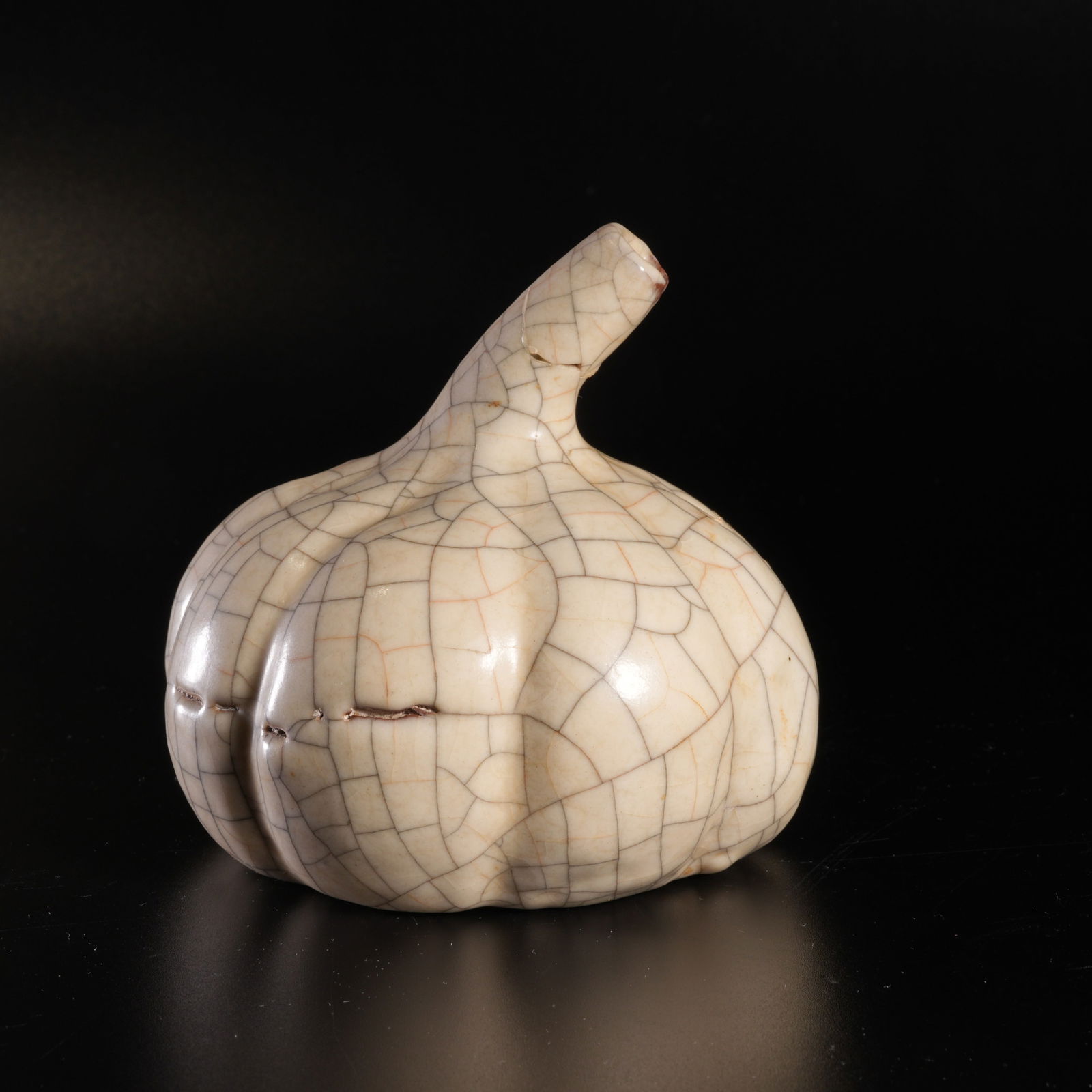 A GUAN WARE MELON-RIBBED WATER DROPPER (1 of 9)