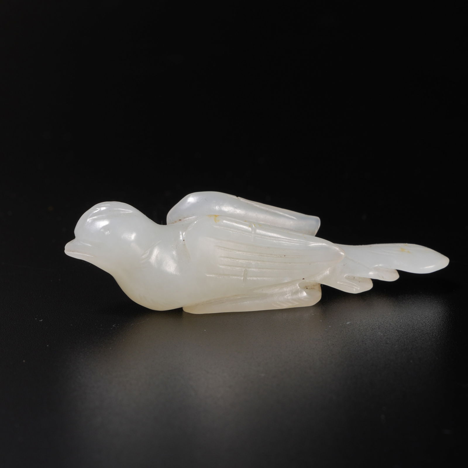 A HETIAN JADE BIRD-FORM PENDANT: Hetian jade bird-form pendant