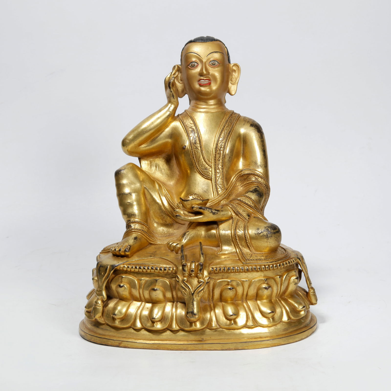 A GILT BRONZE BUDDHA STATUE (1 of 9)