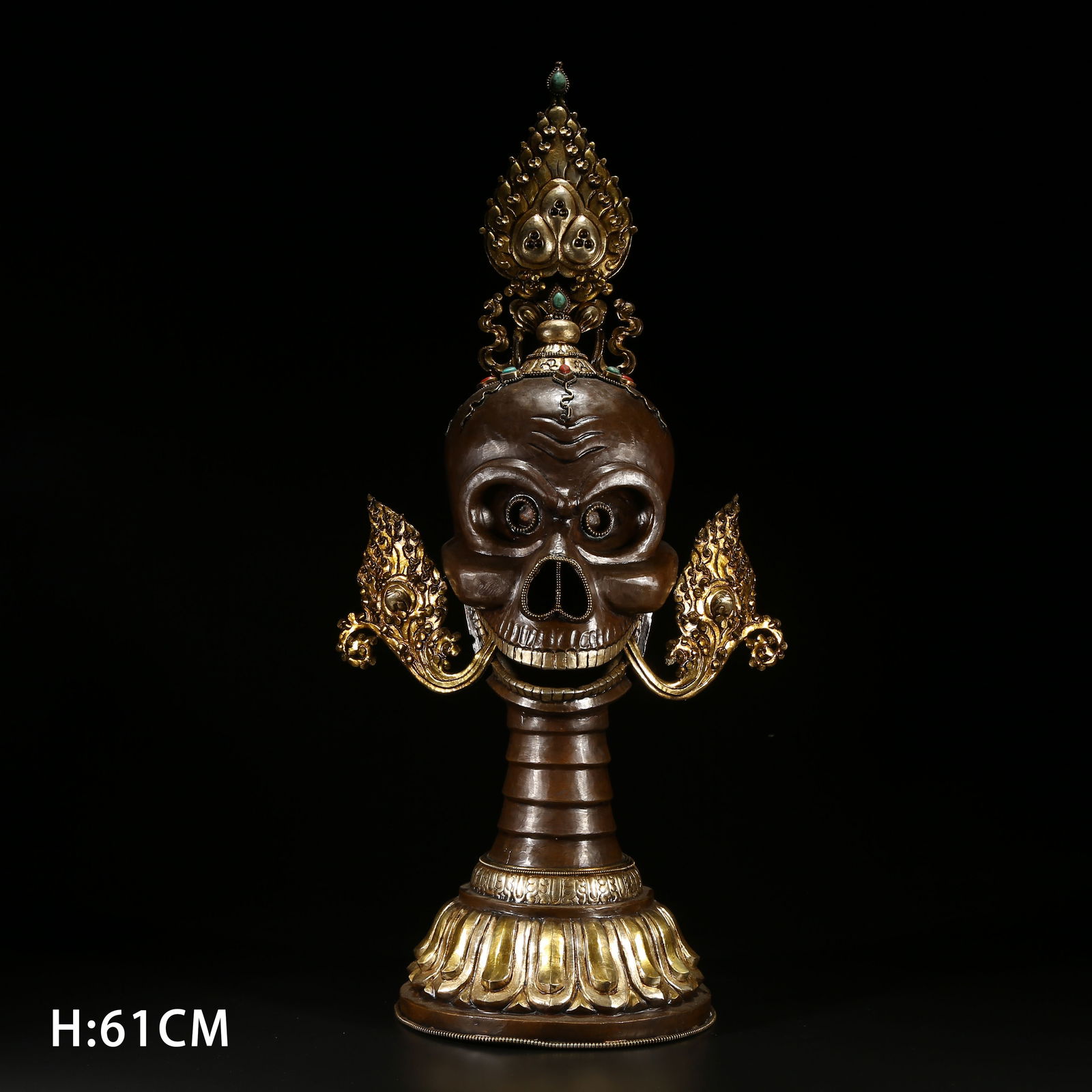 A HAMMERED BRONZE SHITUALIN DESK ORNAMENT: Hammered Bronze Shitualin Desk Ornament