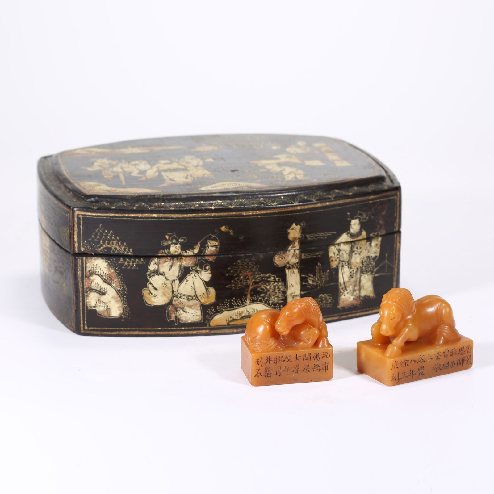 A PAIR OF SHOUSHAN TIANHUANG STONE SEALS WITH HORSE FINIALS: Pair of Shoushan Tianhuang stone seals with horse finials