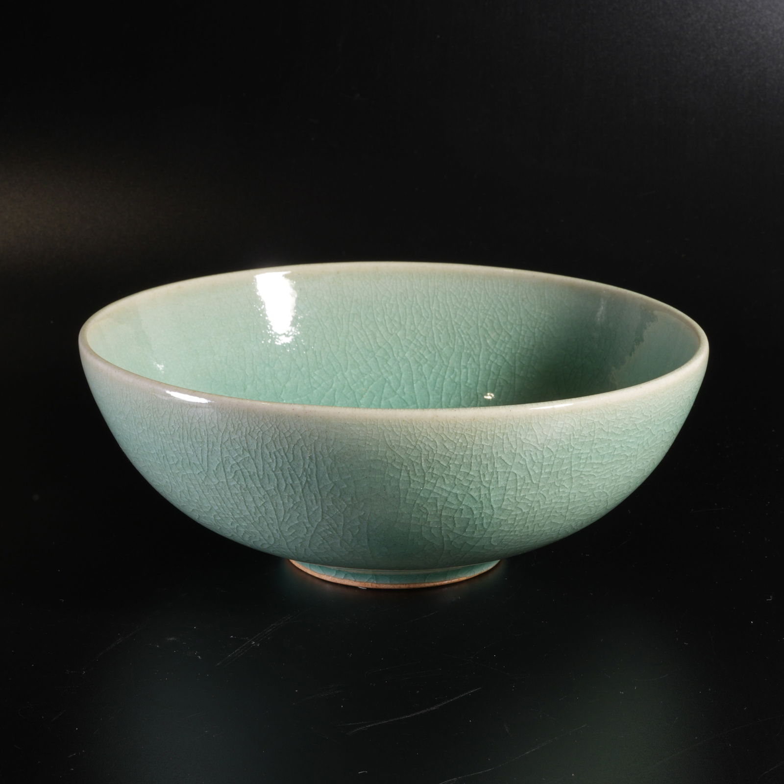 A LONGQUAN KILN BOWL (1 of 9)