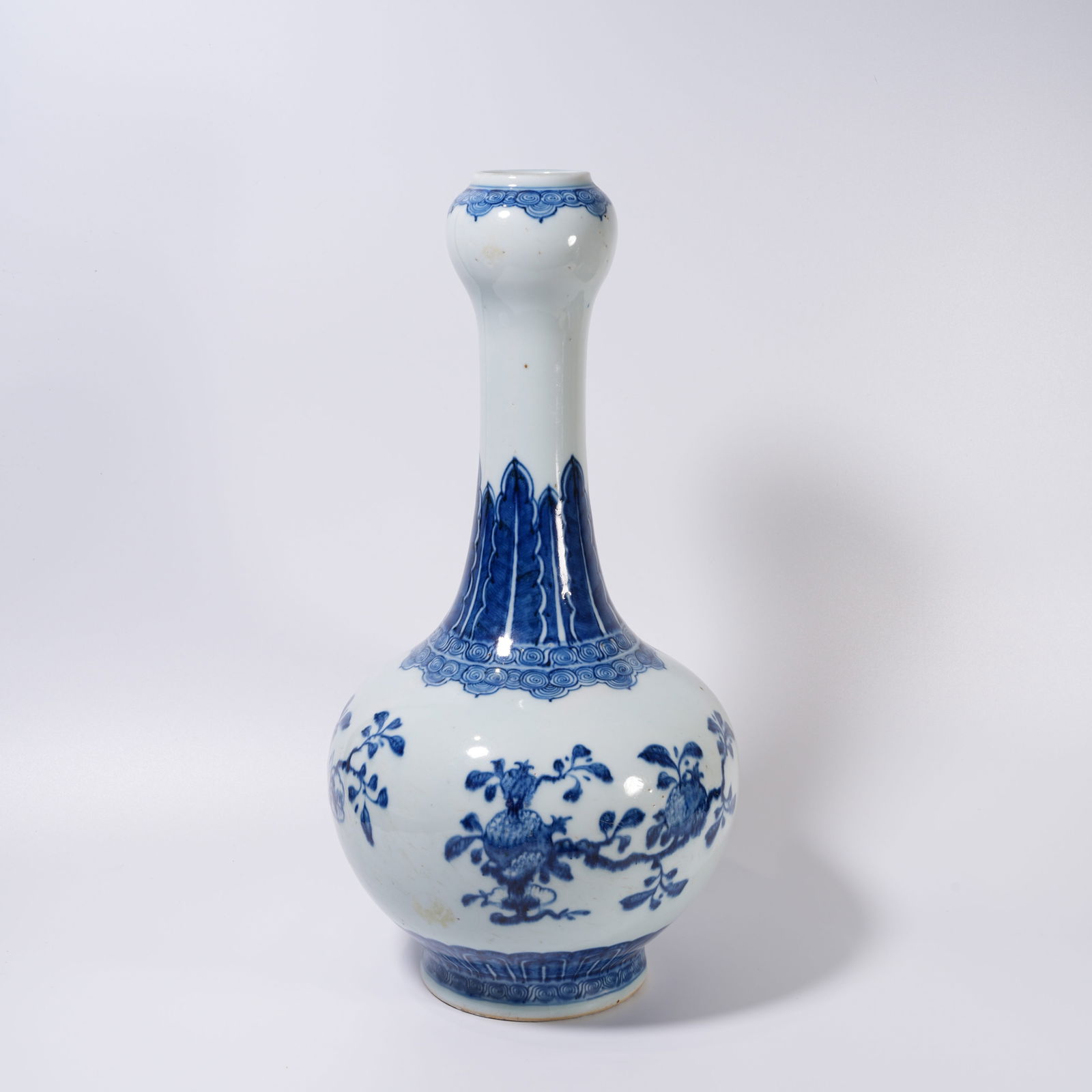 A BLUE-AND-WHITE GARLIC-HEAD VASE WITH "FU, LU, SHOU" MOTIF: Blue-and-white garlic-head vase with "Fu, Lu, Shou" motif