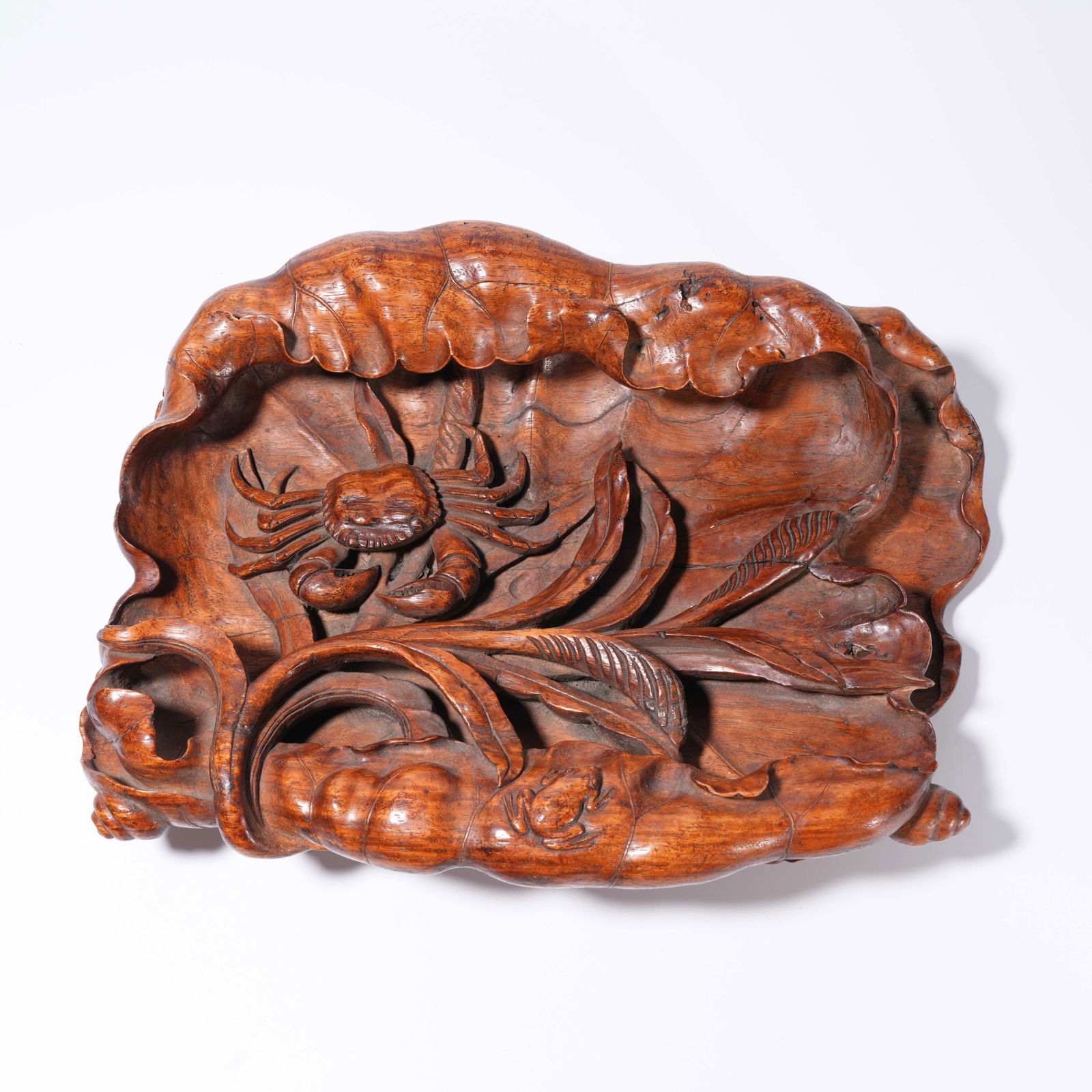 A HUANGHUALI WOOD CARVING CRAB-PATTERN WASH: Huanghuali Wood Carving Crab-Pattern Wash