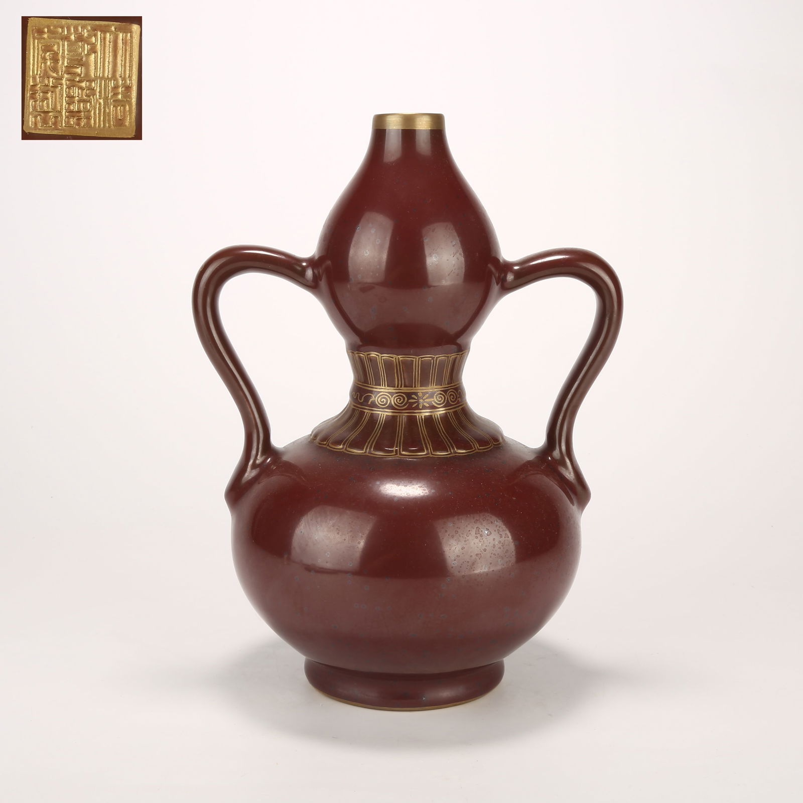 A PURPLE-GOLD GLAZED GOURD VASE WITH RIBBON HANDLES: Purple-gold glazed gourd vase with ribbon handles