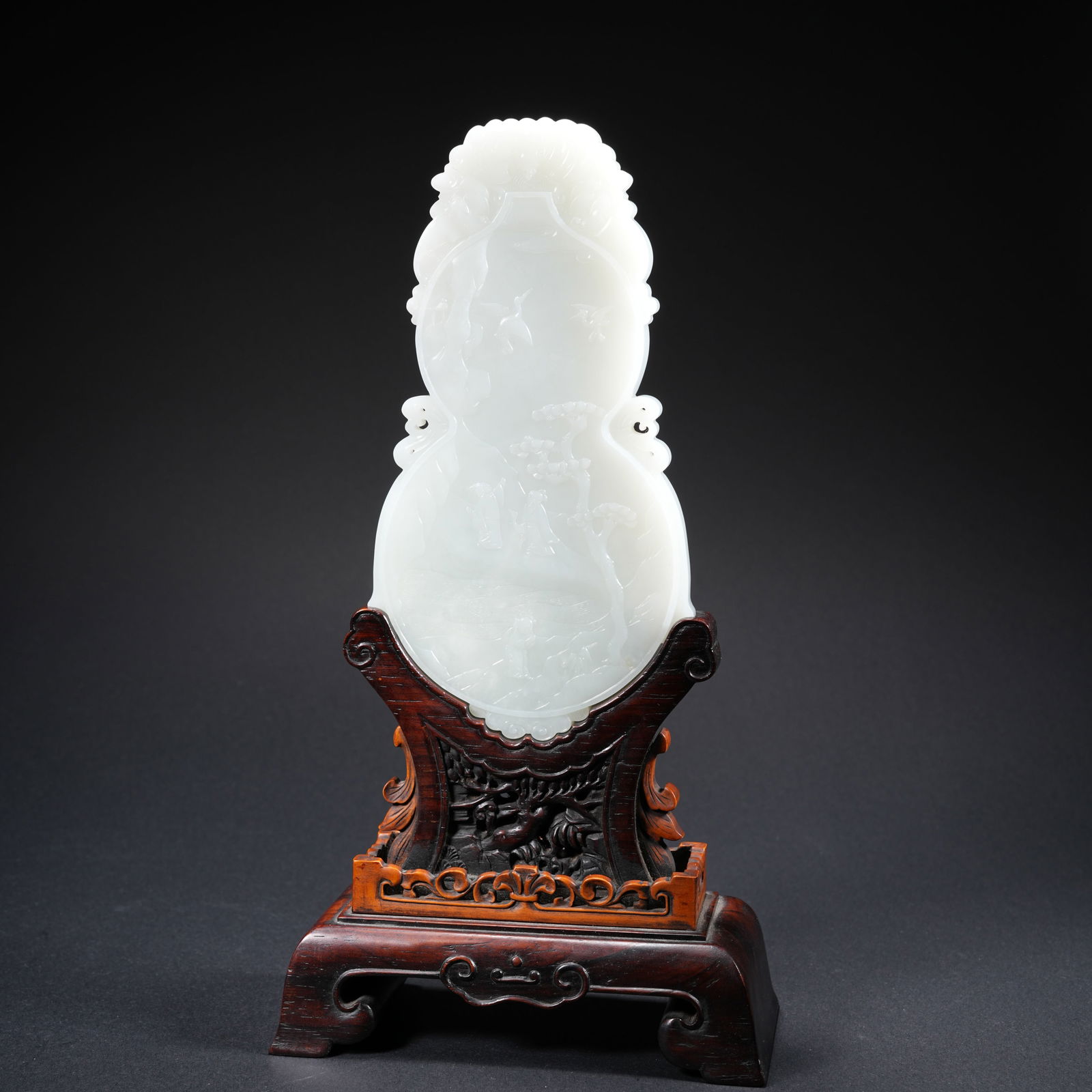 A HETIAN JADE CARVED LANDSCAPE AND FIGURAL GOURD-FORM SCREEN PANEL (1 of 11)