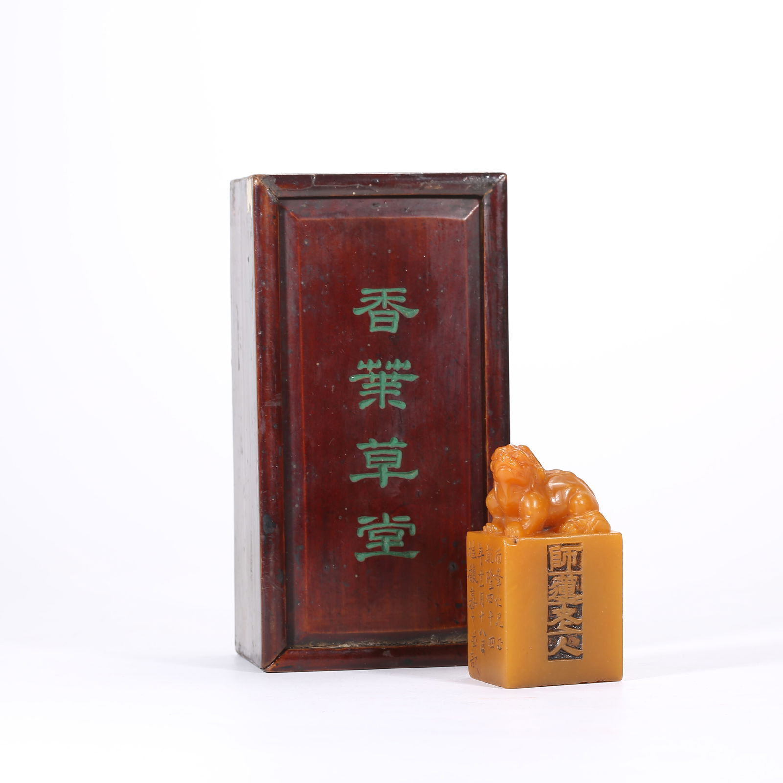A SHOUSHAN TIANHUANG STONE SEAL WITH TIGER FINIAL: Shoushan Tianhuang stone seal with tiger finial