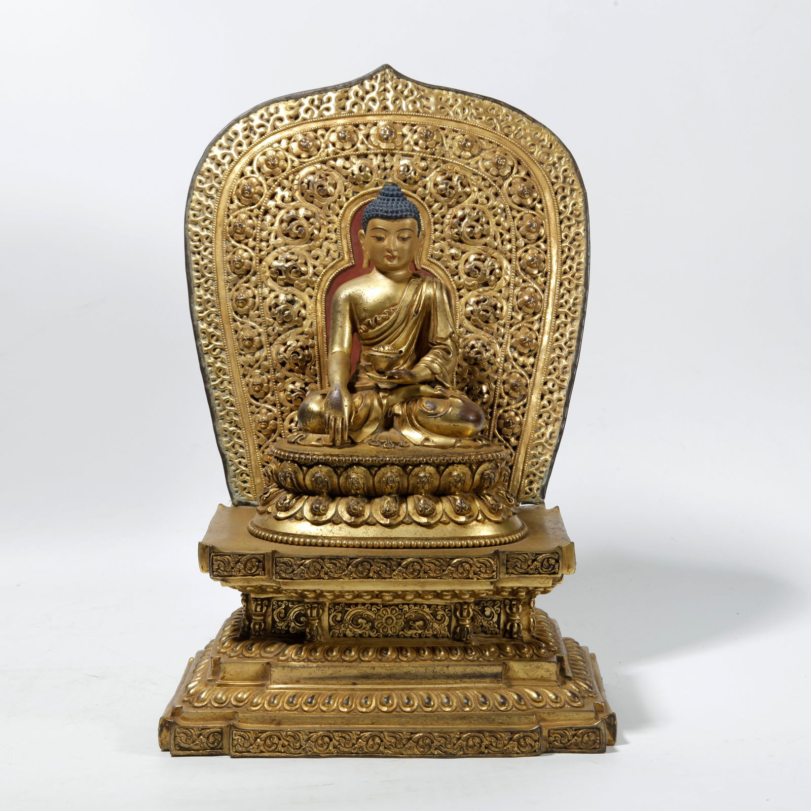 A GILT BRONZE SHAKYAMUNI STATUE: Gilt Bronze Shakyamuni Statue
