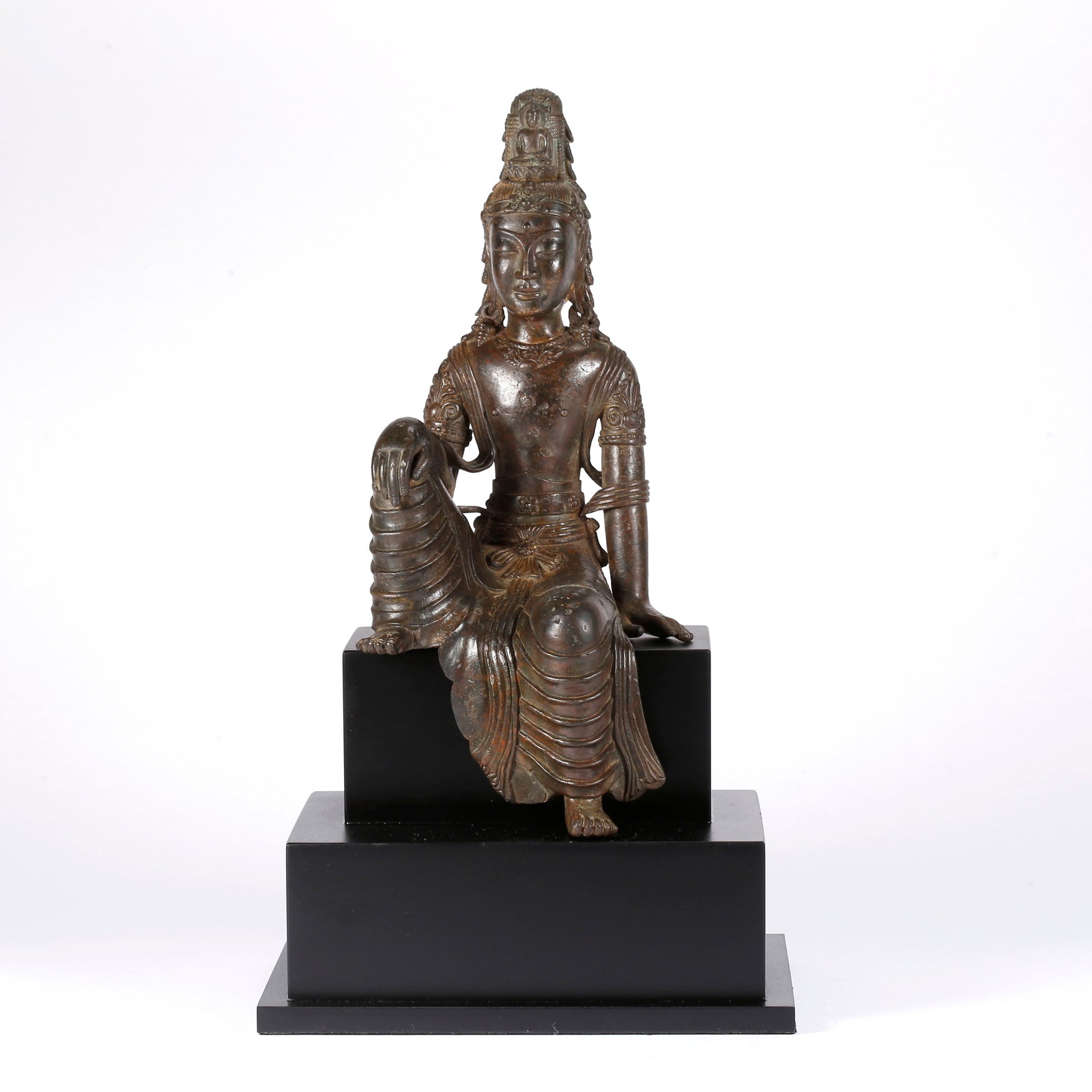 A GILT BRONZE AVALOKITESHVARA STATUE: Gilt Bronze Avalokiteshvara Statue