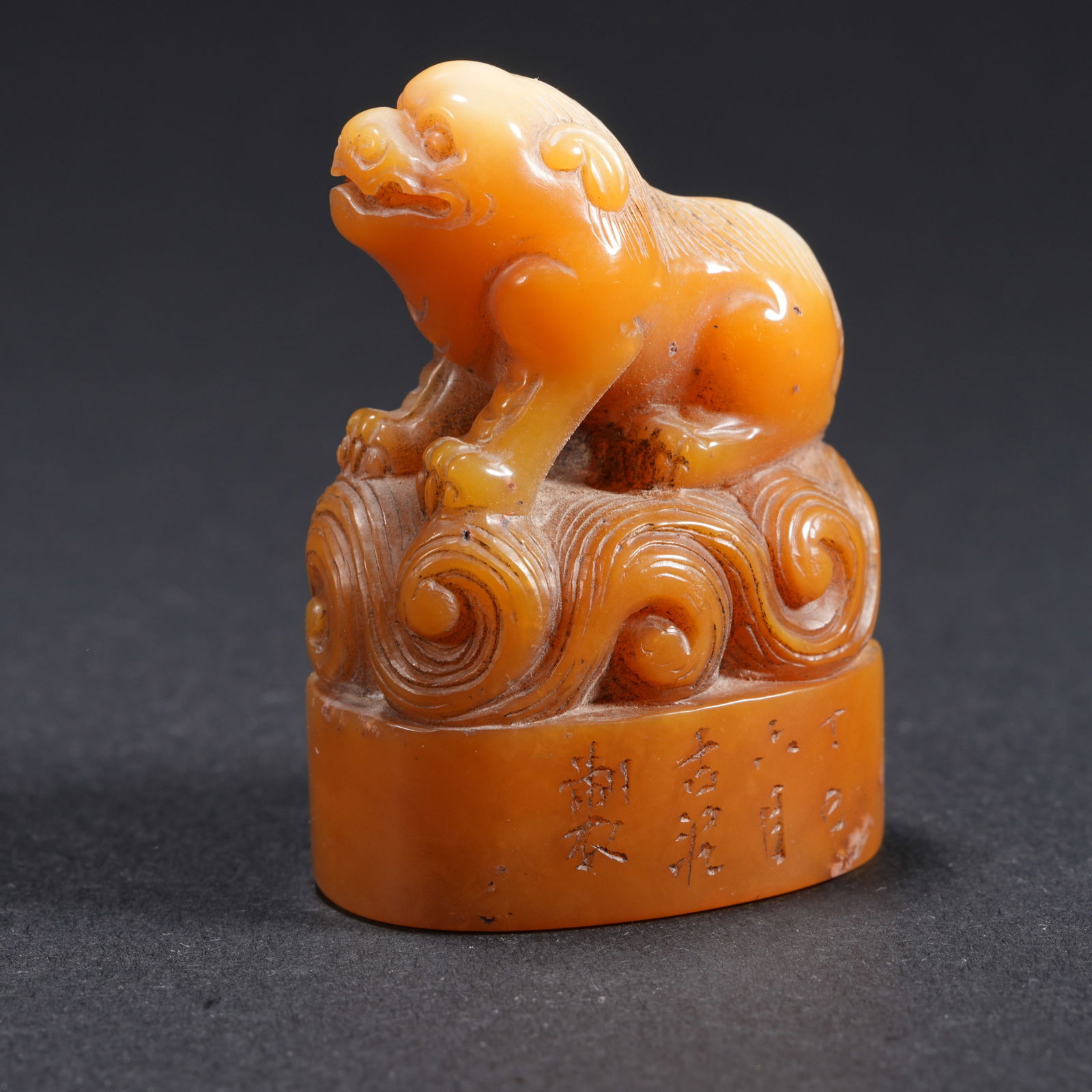 A SHOUSHAN TIANHUANG STONE CARVED SEAL WITH BEAST FINIAL (1 of 10)