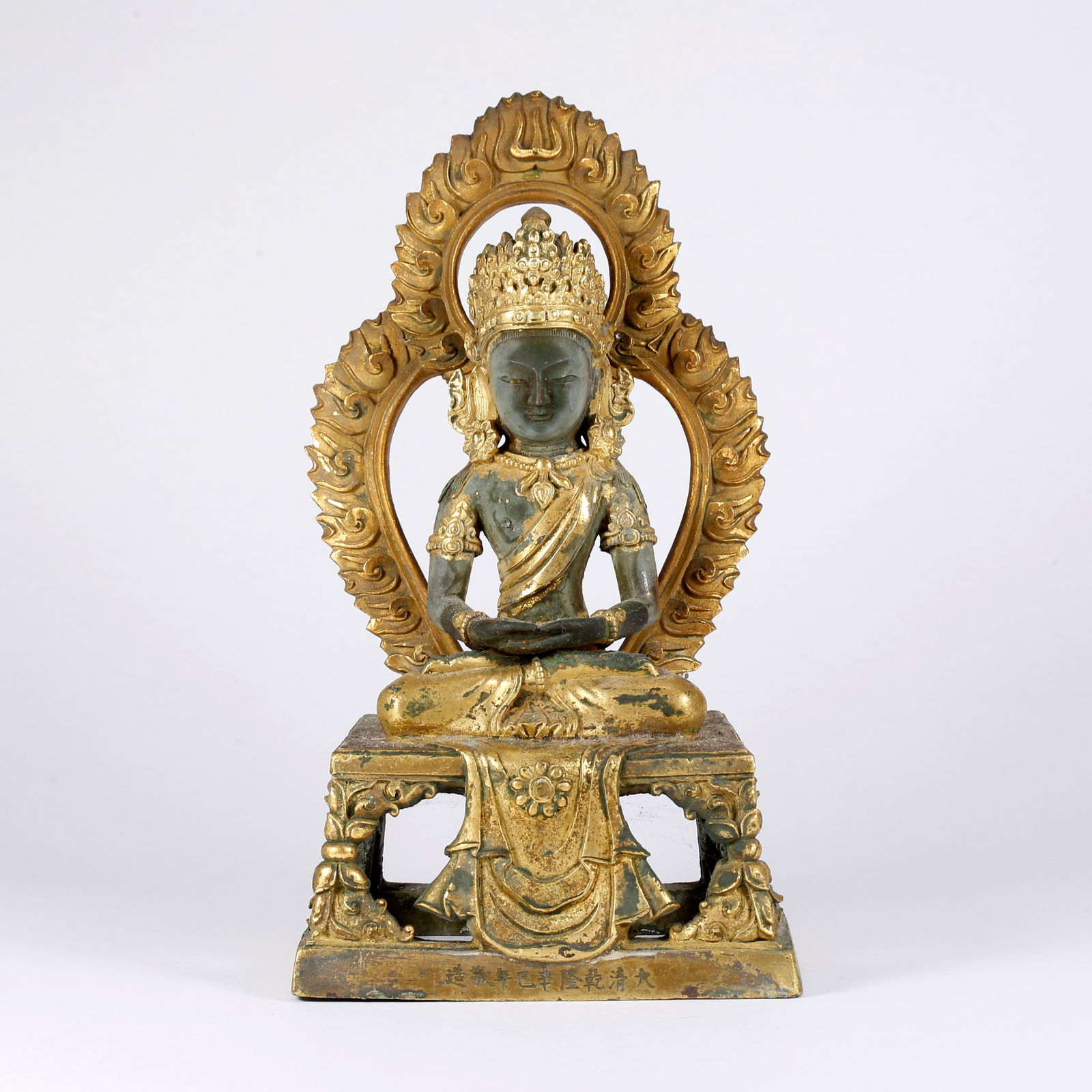 A GILT BRONZE BUDDHA STATUE: Gilt Bronze Buddha Statue