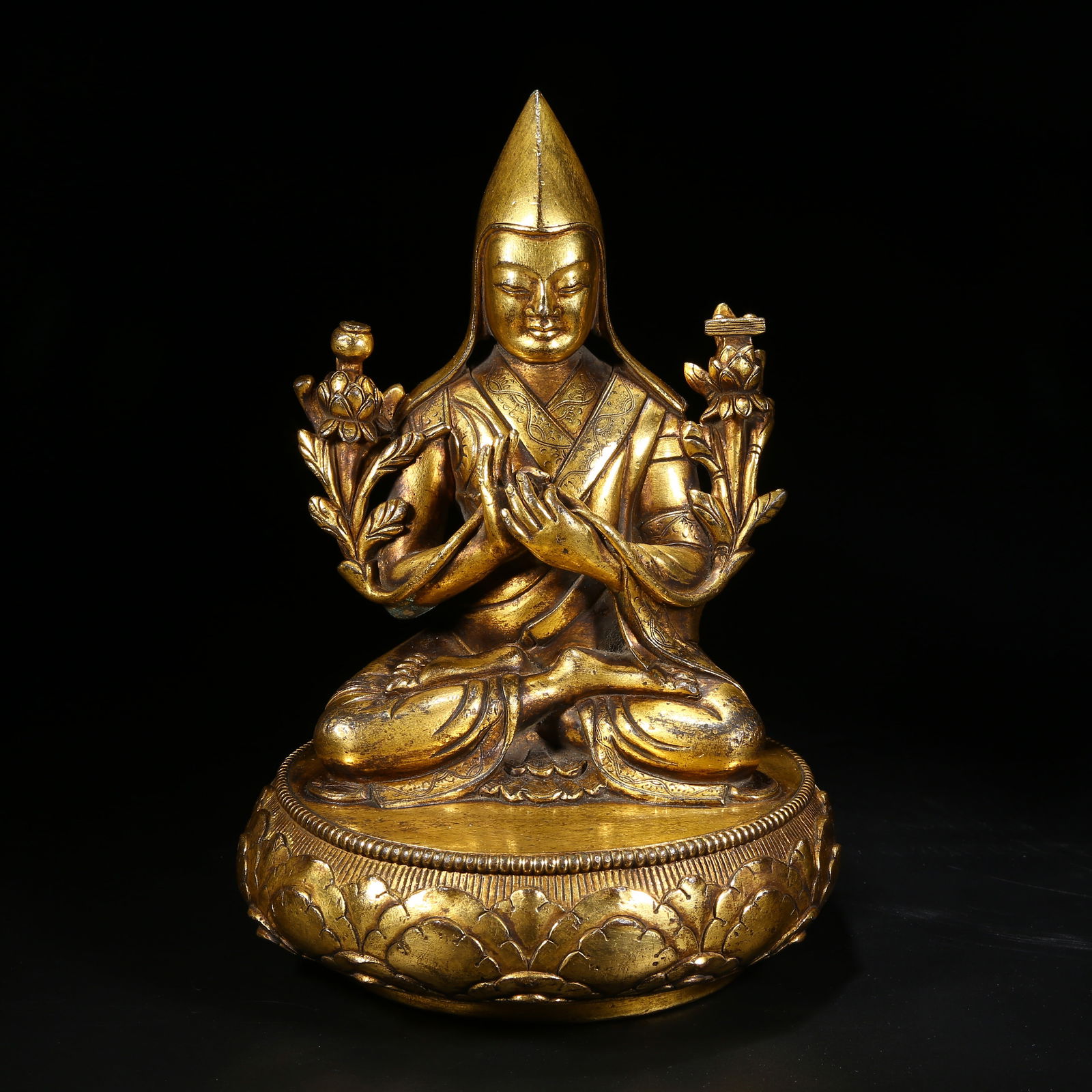 A GILT BRONZE TSONGKHAPA STATUE IN ZANABAZAR STYLE: Gilt bronze Tsongkhapa statue in Zanabazar style