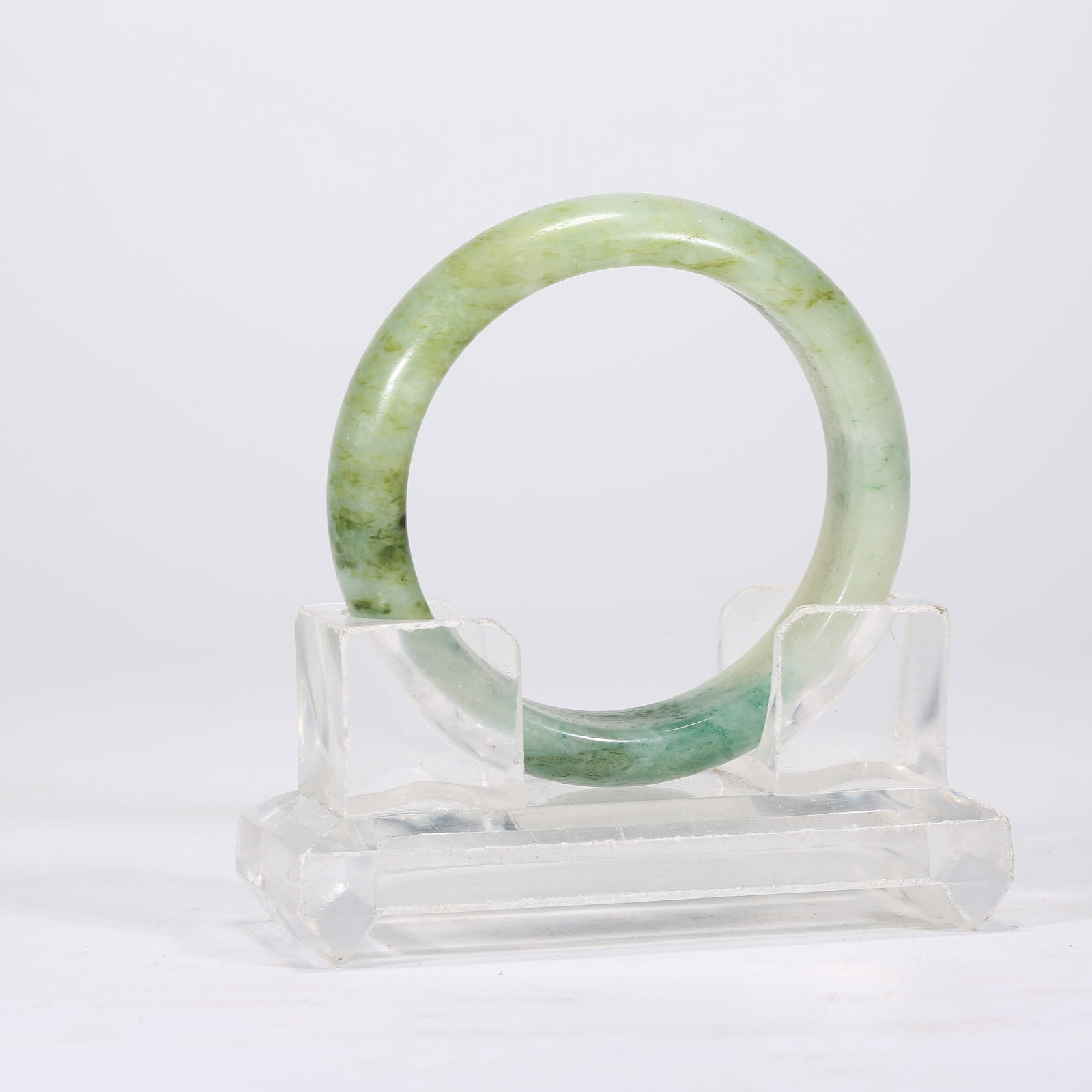 A JADEITE BANGLE (1 of 8)