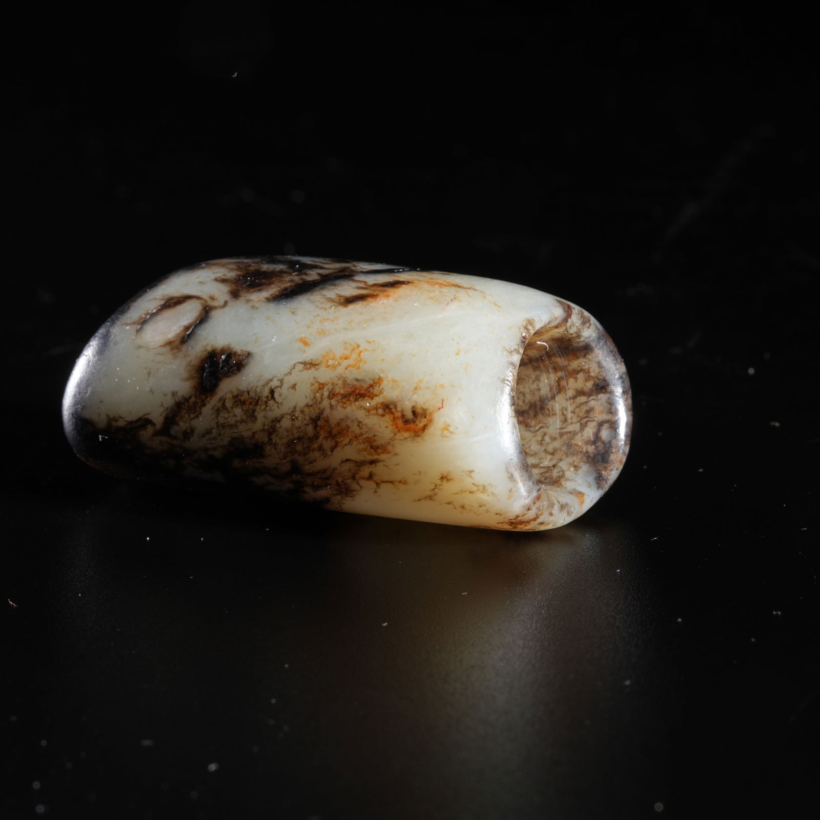 A HETIAN JADE PENDANT (1 of 8)