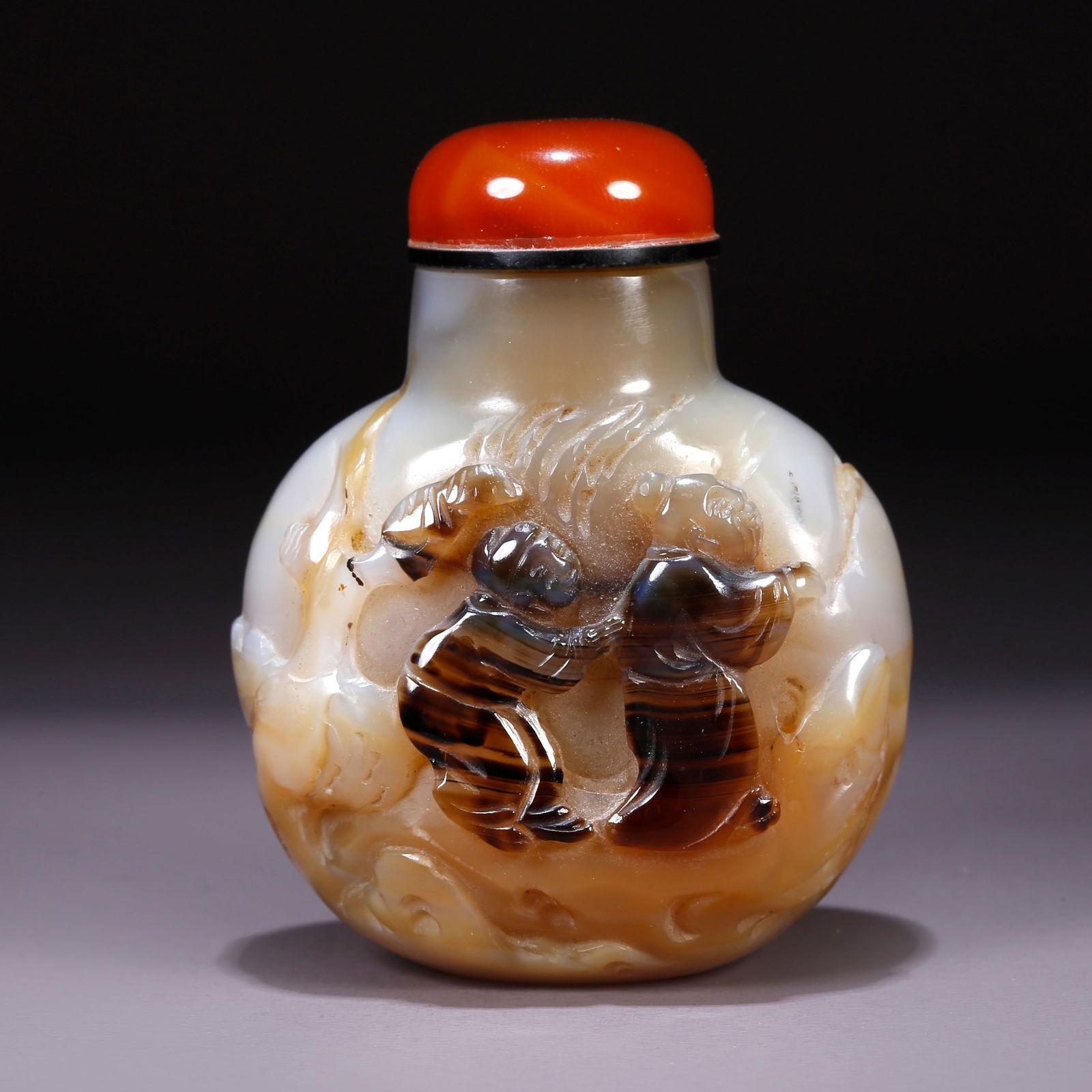 A AGATE SNUFF BOTTLE CARVED WITH FIGURATIVE STORY DESIGN (1 of 9)