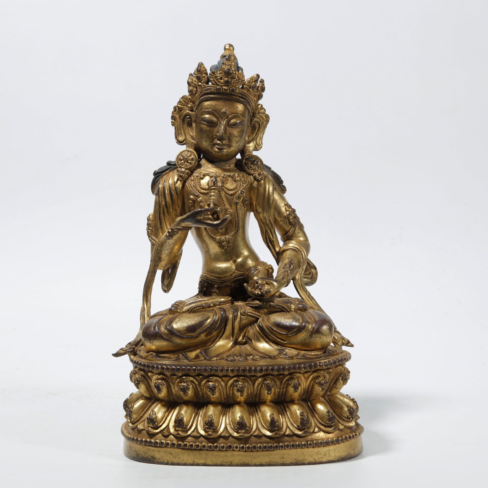 A GILT BRONZE VAJRASATTVA STATUE: Gilt Bronze Vajrasattva Statue
