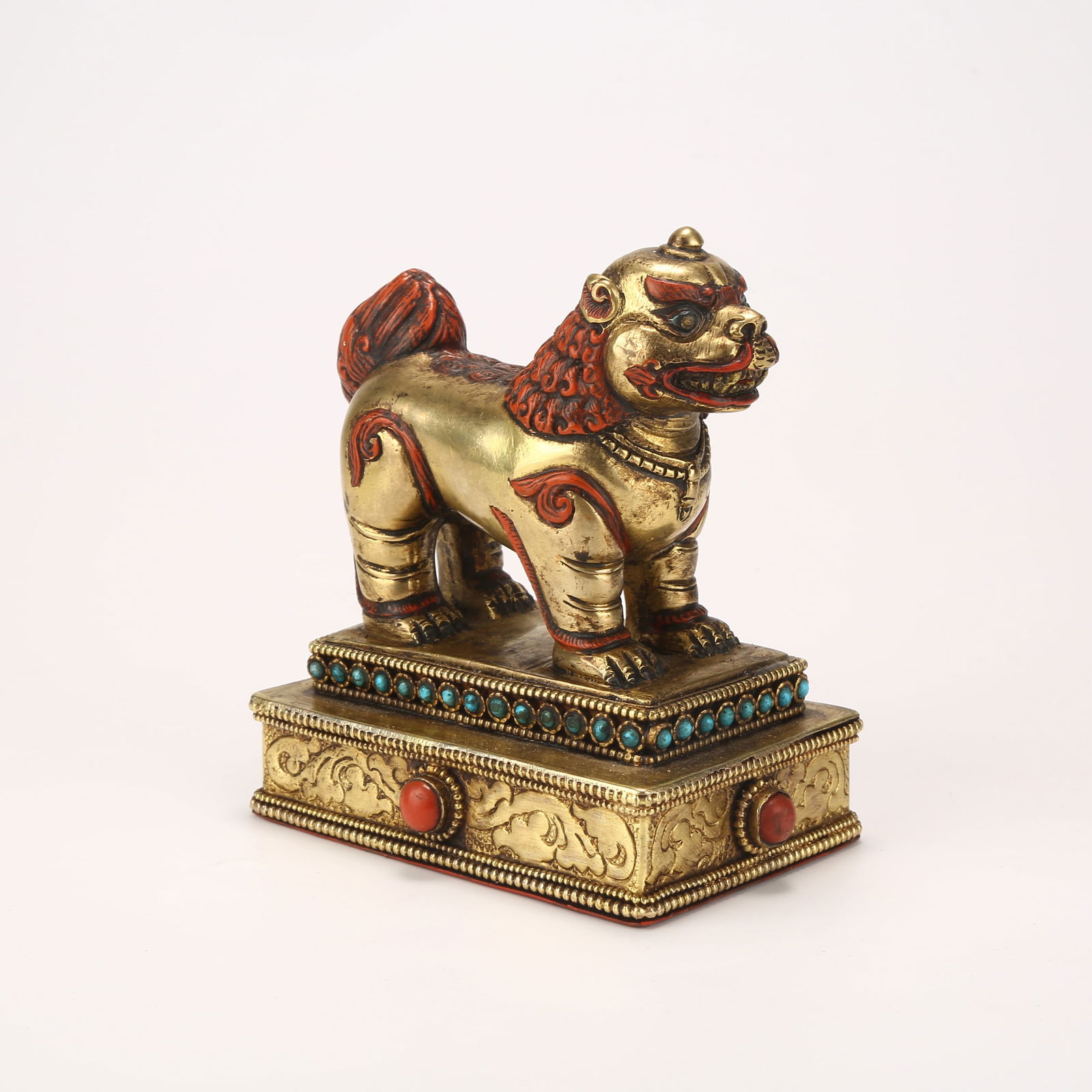 A GILT BRONZE GUARDIAN LION: Gilt Bronze Guardian Lion
