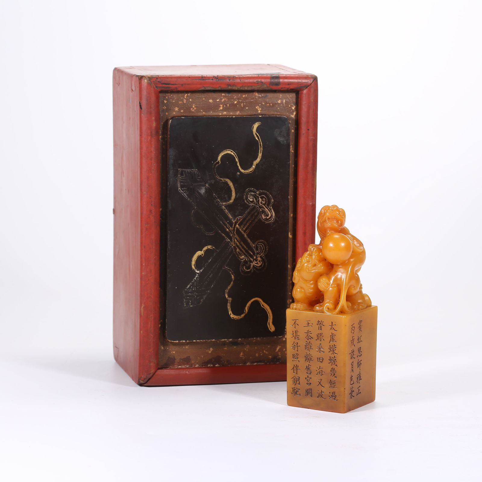 A SHOUSHAN TIANHUANG STONE SEAL WITH ADULT AND YOUNG LION FINIALS: Shoushan Tianhuang stone seal with adult and young lion finials