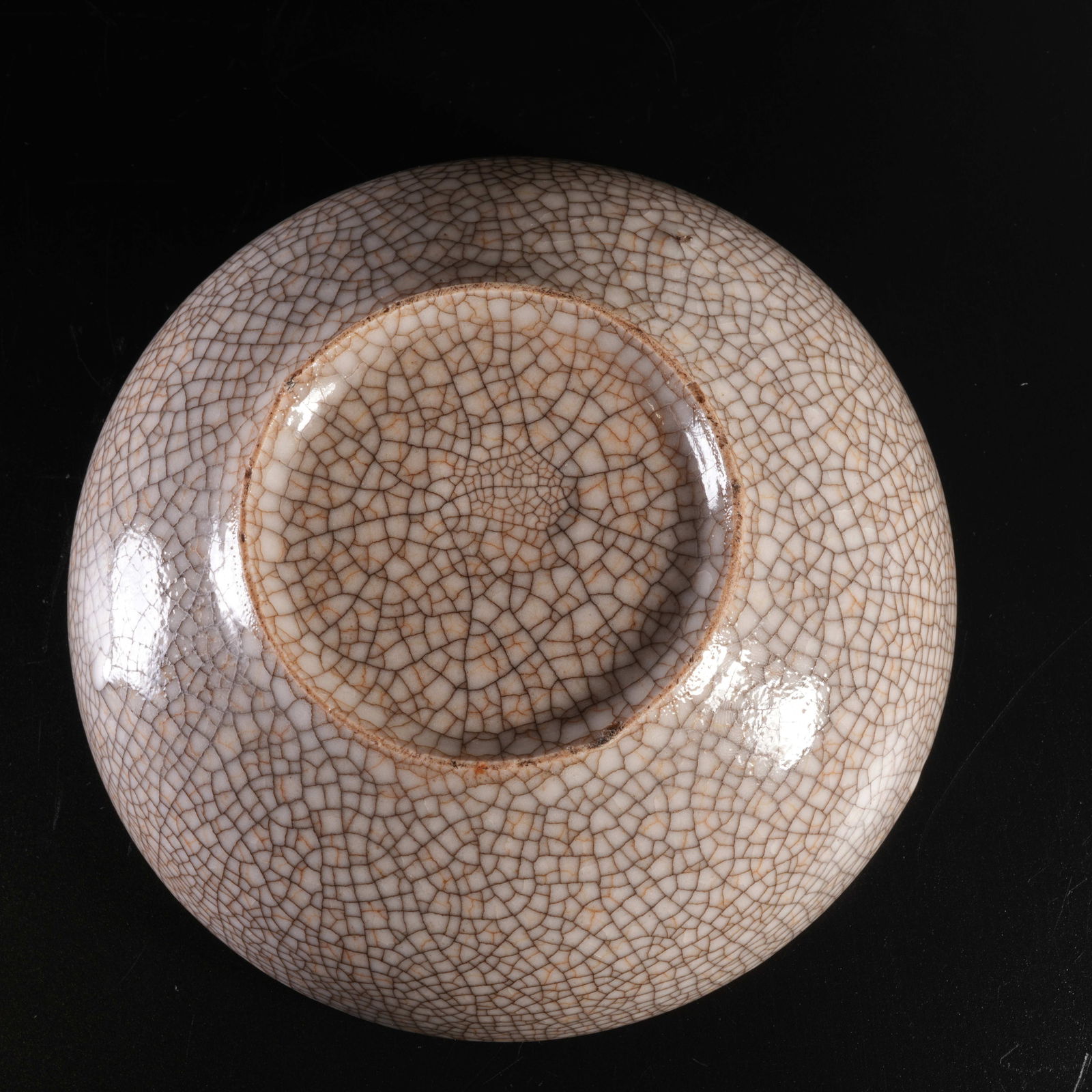 A GUAN WARE LIDDED BOX - 10