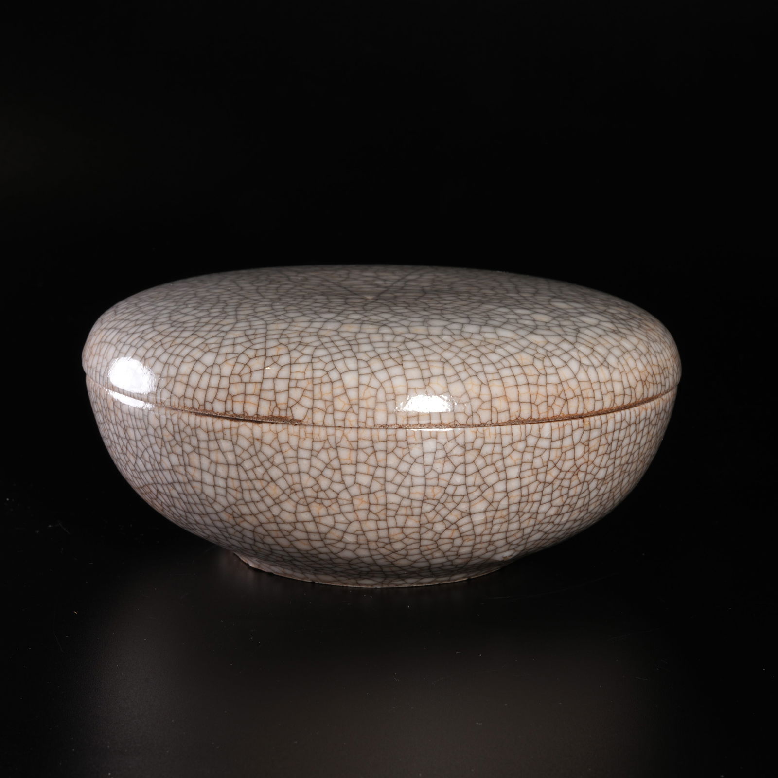 A GUAN WARE LIDDED BOX - 2