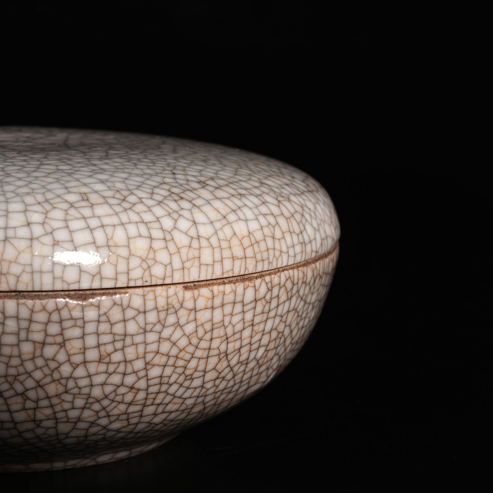 A GUAN WARE LIDDED BOX - 5