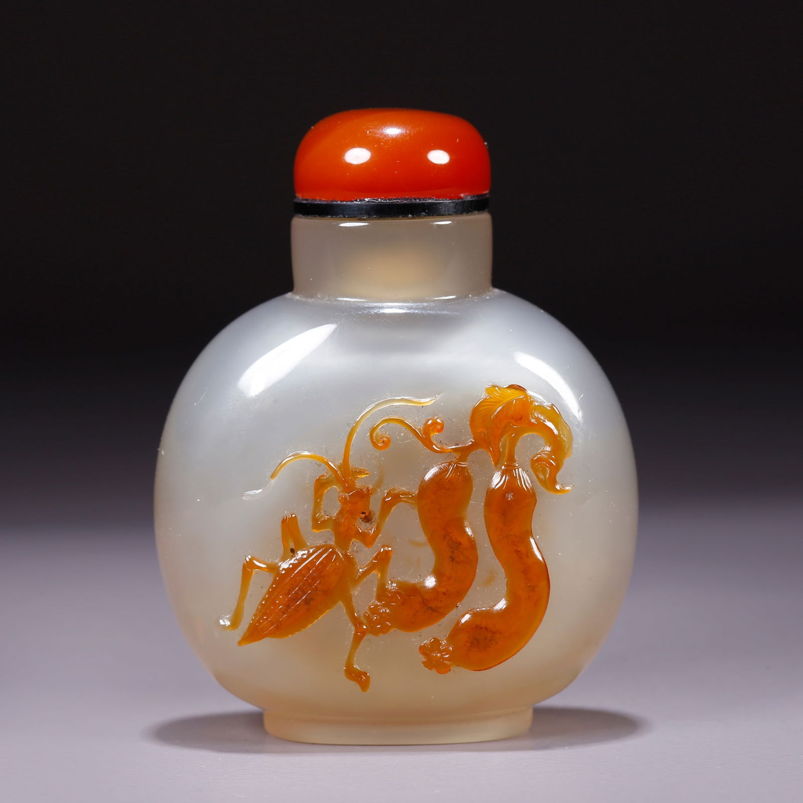 A AGATE SNUFF BOTTLE CARVED WITH MELONS AND INSECTS DESIGN (1 of 9)