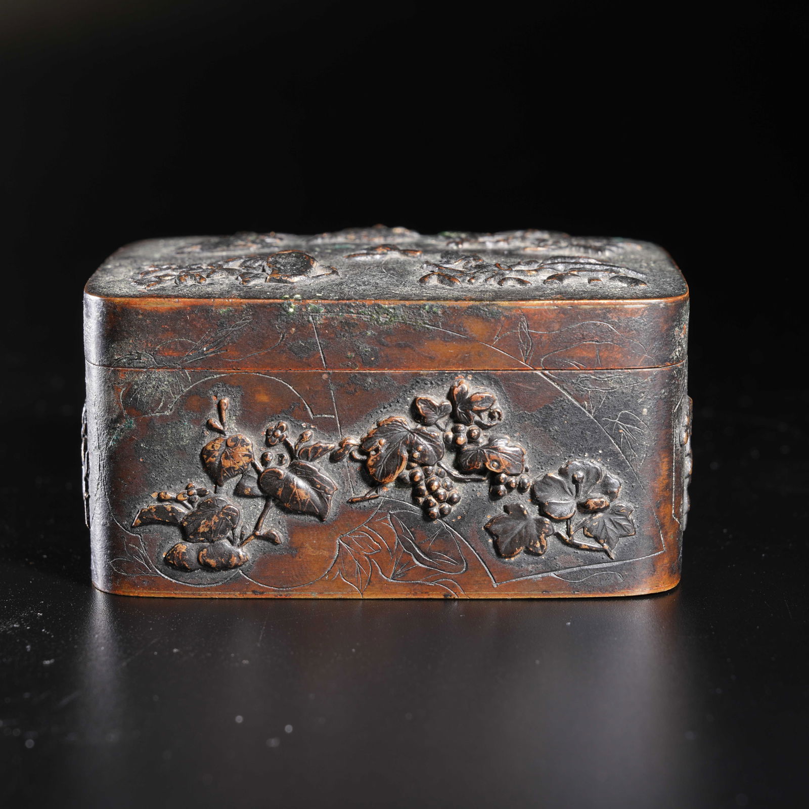 A BRONZE BO GU-PATTERN COVERED BOX - 3