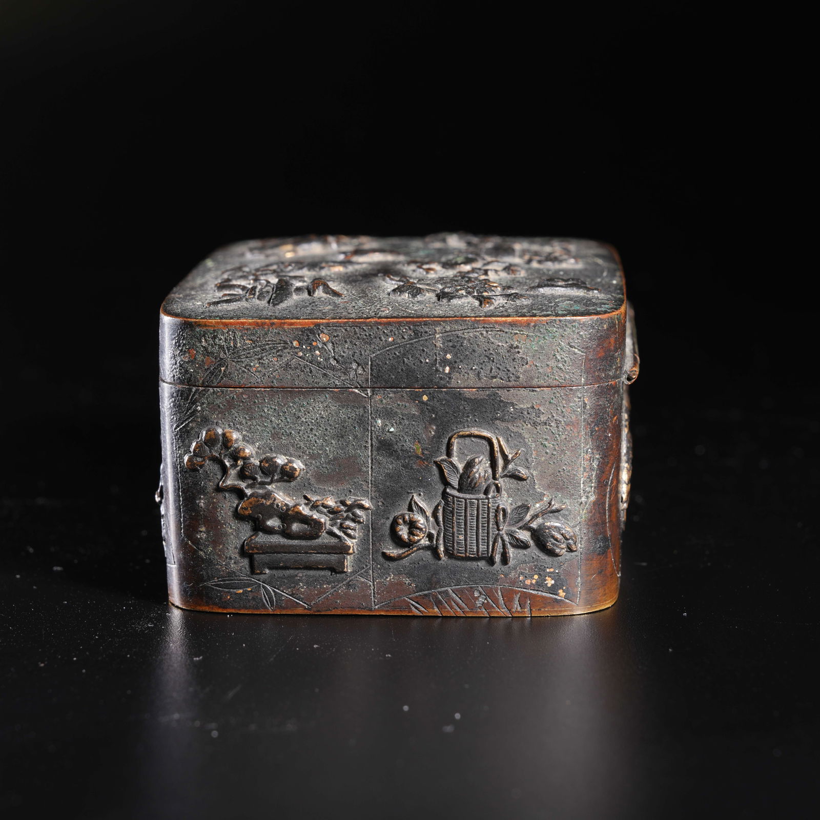 A BRONZE BO GU-PATTERN COVERED BOX - 4