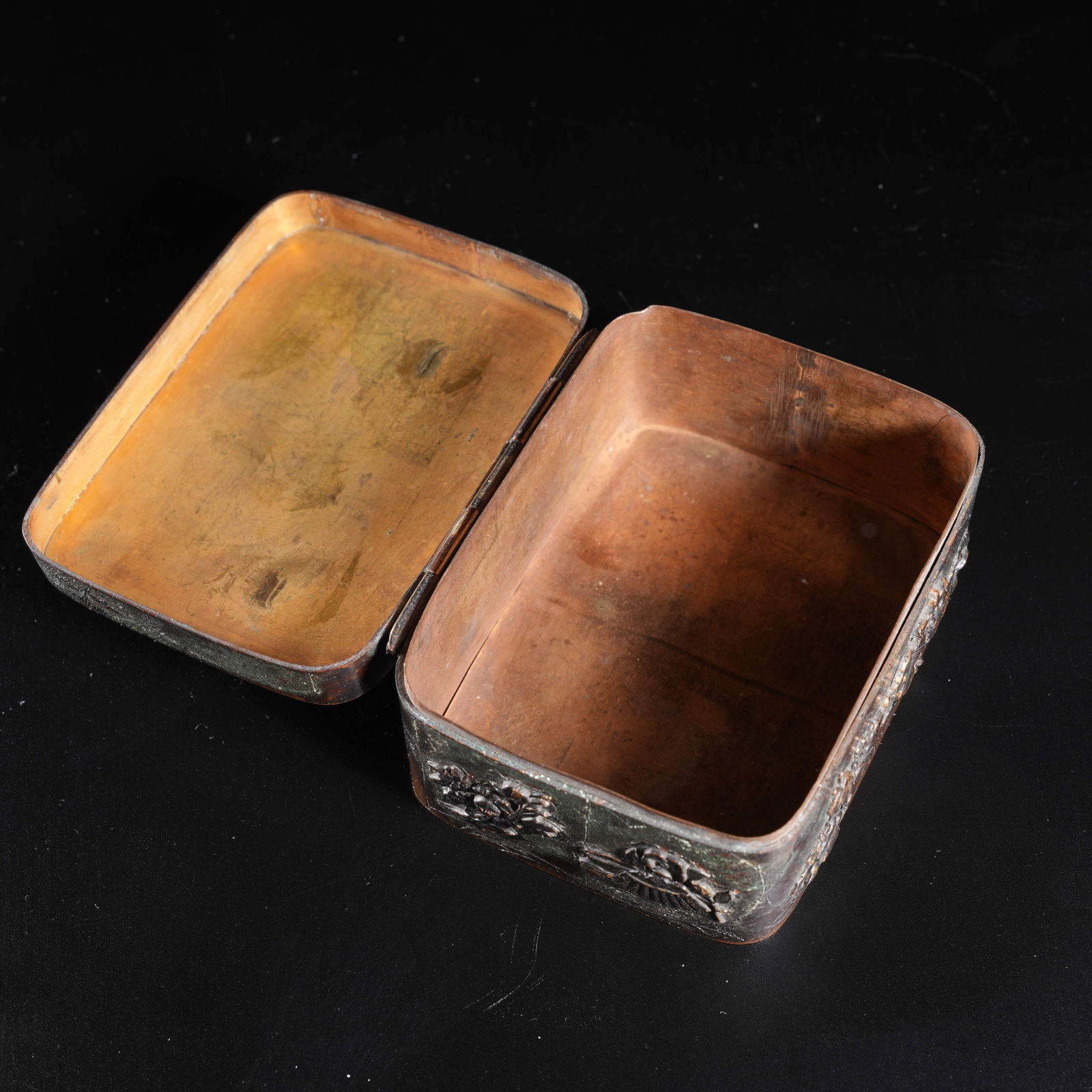 A BRONZE BO GU-PATTERN COVERED BOX - 8