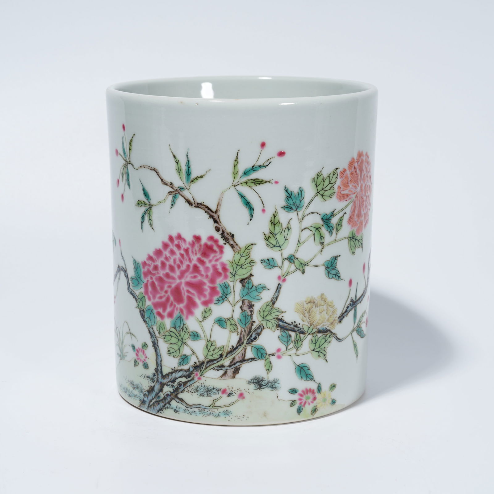 A FAMILLE-ROSE BRUSH POT WITH FLOWER MOTIF: Famille-Rose Brush Pot with Flower Motif