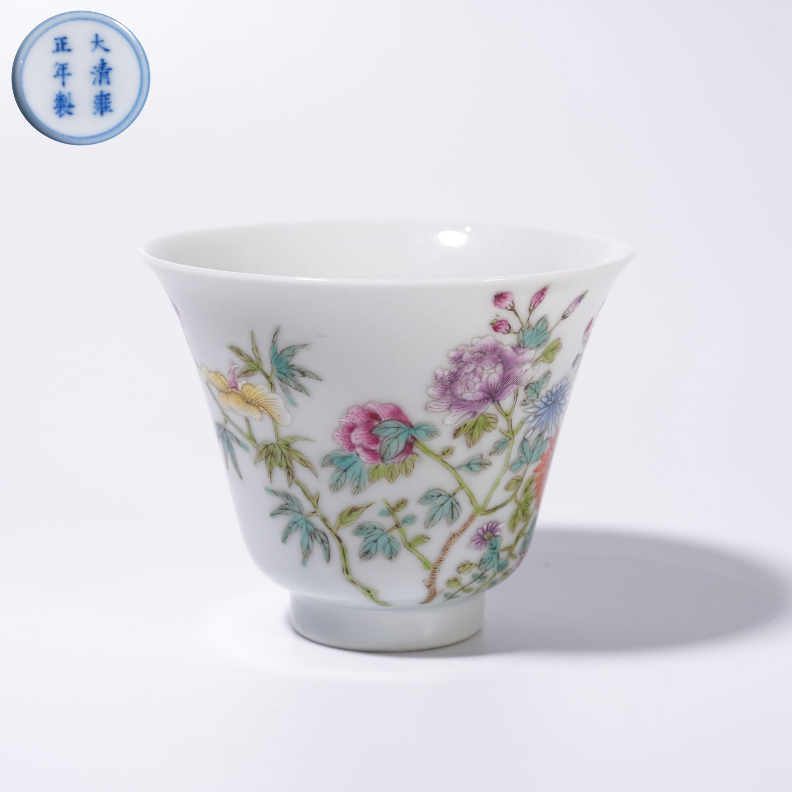 A FAMILLE ROSE FLORAL-PATTERN CUP (1 of 9)