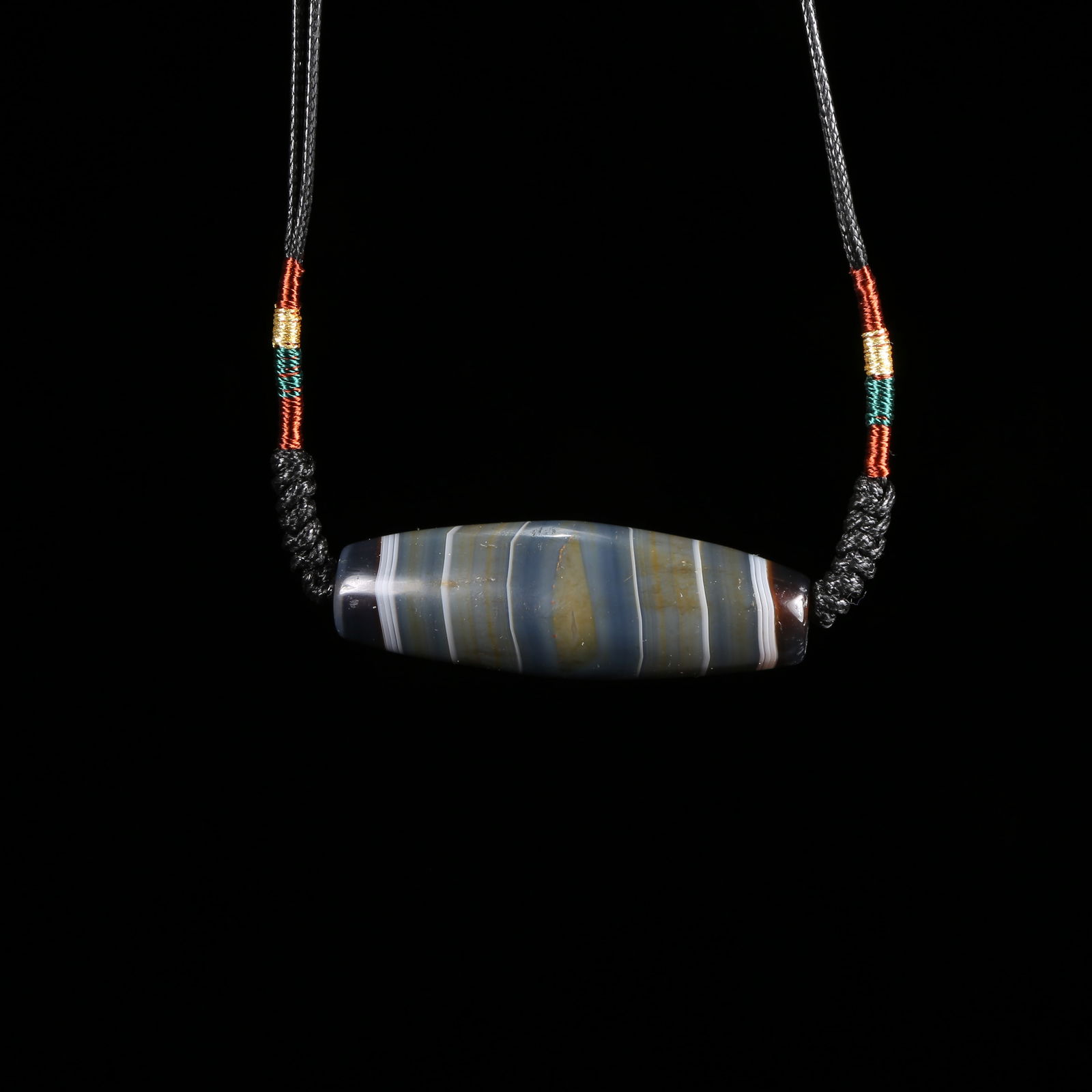 A WIRED AGATE NECKLACE: Wired Agate Necklace