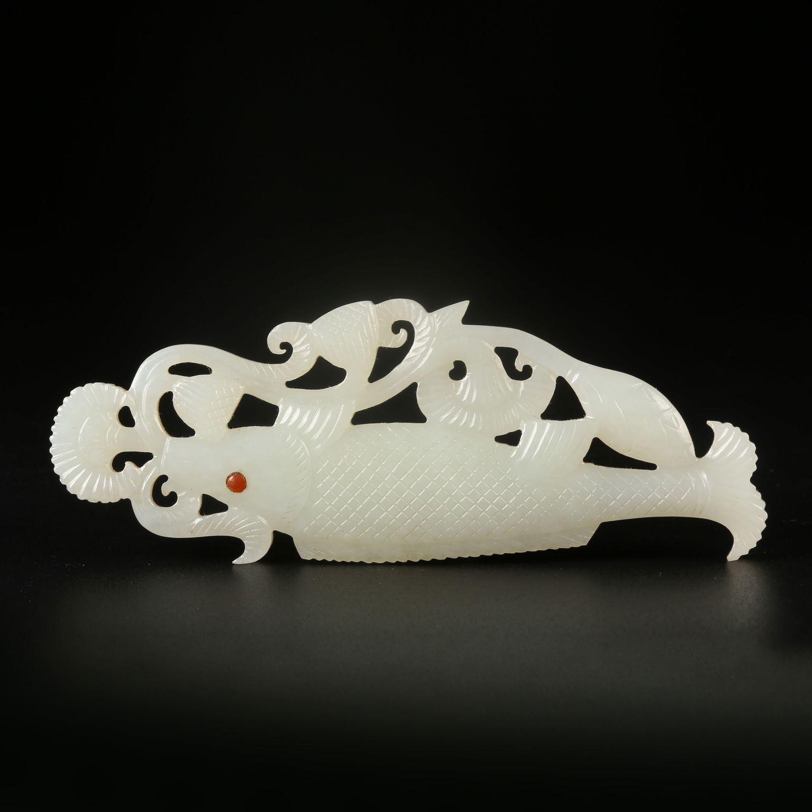 A HETIAN JADE INLAID FISH PENDANT: Hetian Jade Inlaid Fish Pendant
