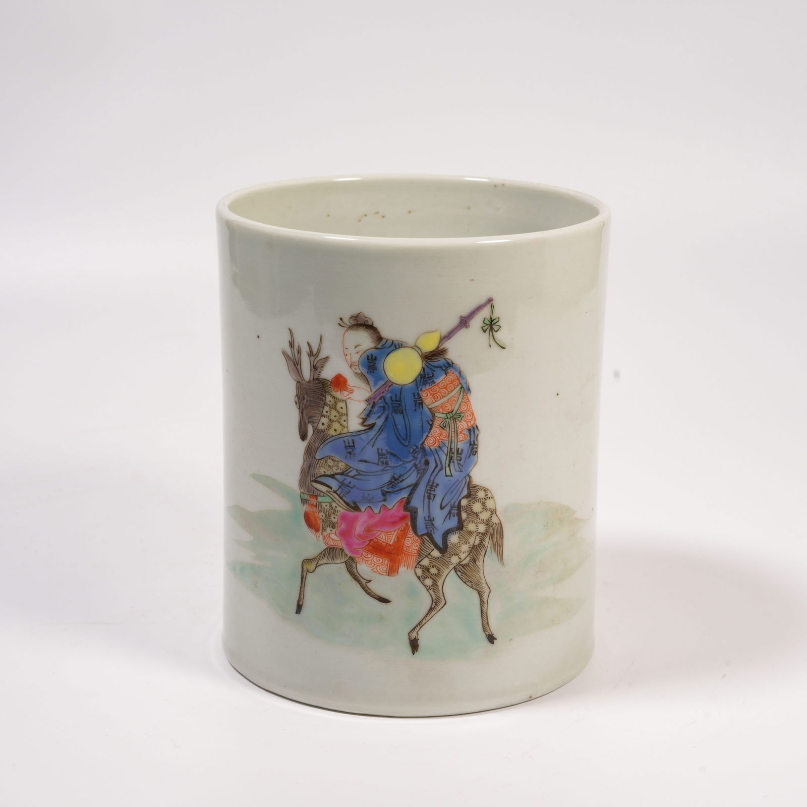 A WUCAI BRUSH HOLDER WITH FIGURAL DESIGN: Wucai Brush Holder with Figural Design
