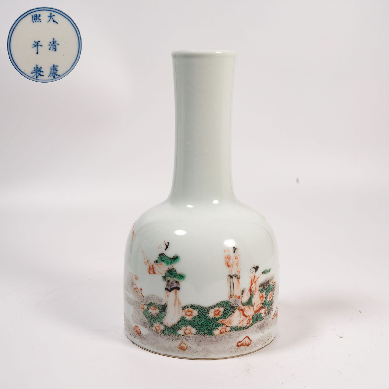 A RED-AND-GREEN ENAMEL BELL-SHAPED ZUN WITH FIGURAL STORY SCENE: Red-and-Green Enamel Bell-Shaped Zun with Figural Story Scene