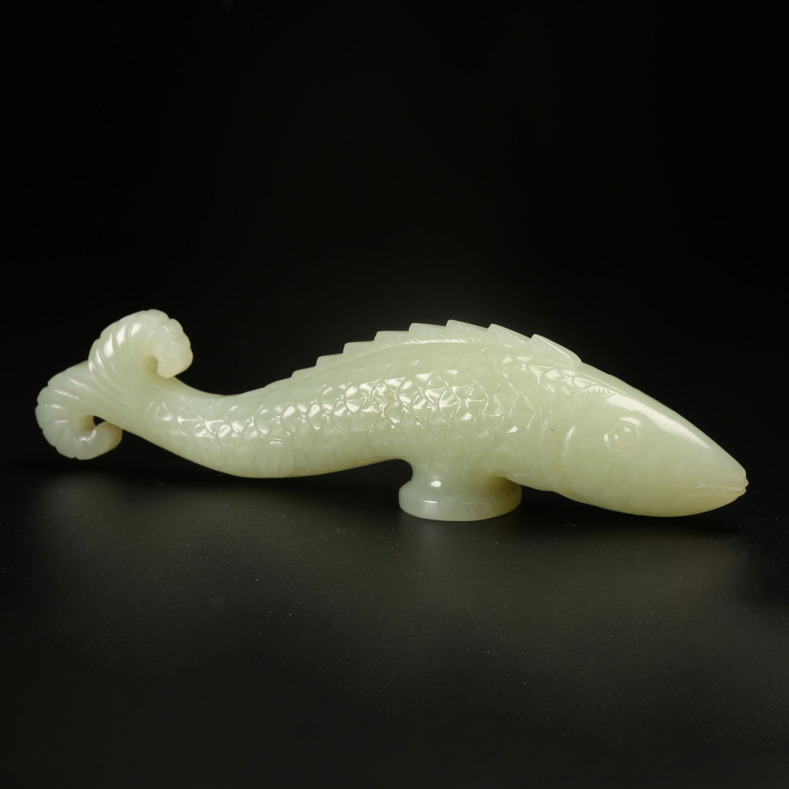 A HETIAN JADE FISH-SHAPED BELT HOOK (1 of 8)