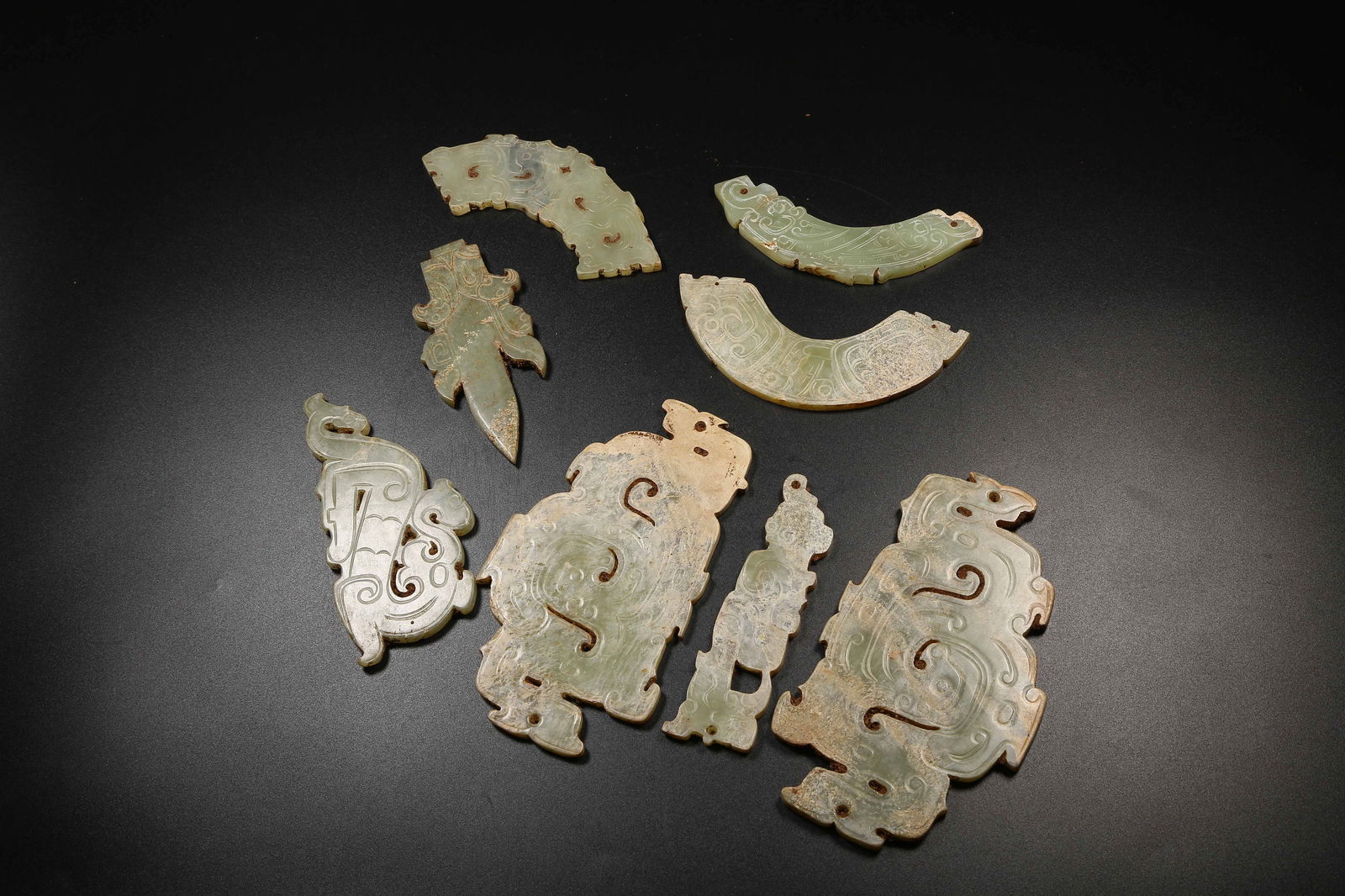A ANCIENT JADE PENDANT SET - 2