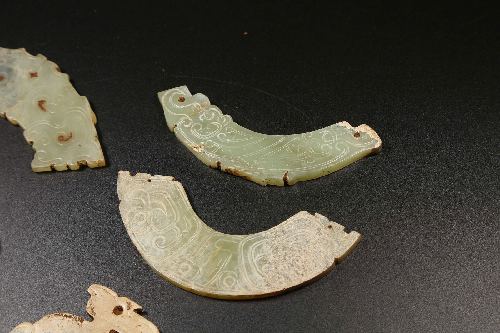A ANCIENT JADE PENDANT SET - 5