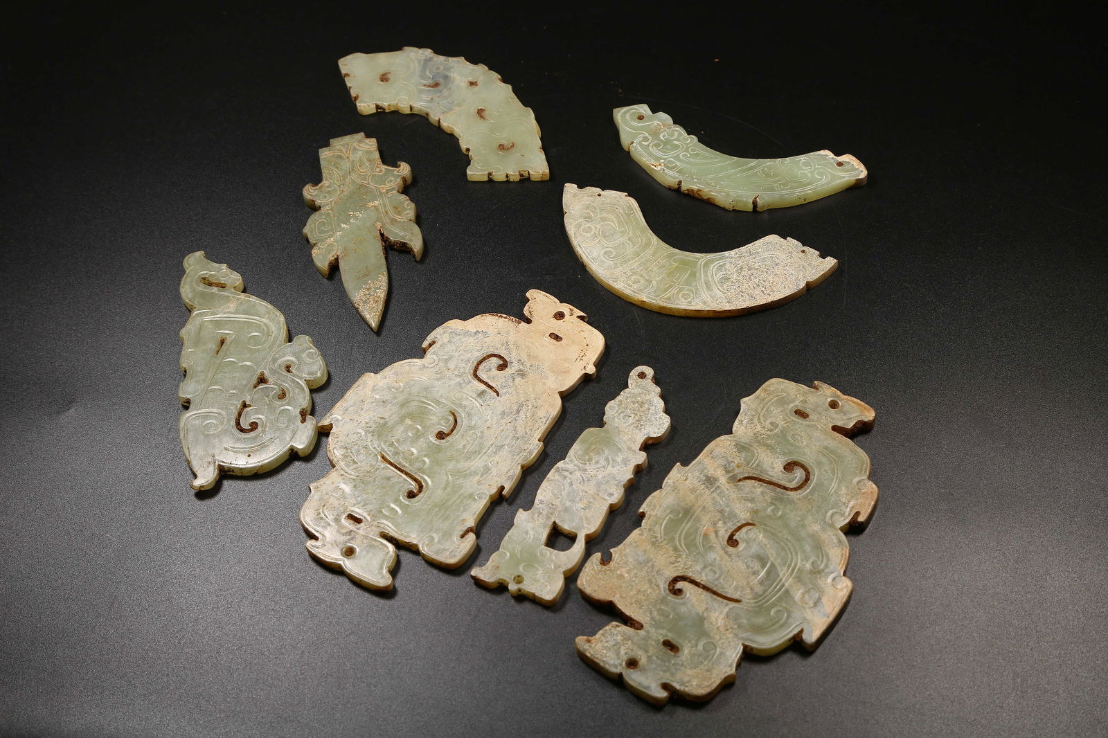 A ANCIENT JADE PENDANT SET - 7