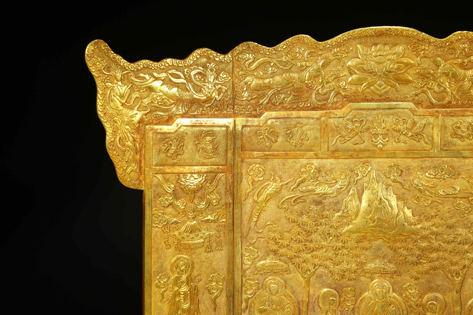 A GILT BRONZE BUDDHIST IMAGE PANEL SCREEN - 2