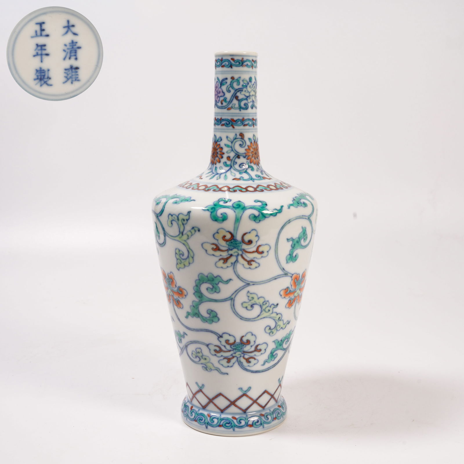 A DOUCAI LONG-NECK VASE WITH INTERTWINING FLORAL SCROLLS: Doucai Long-Neck Vase with Intertwining Floral Scrolls